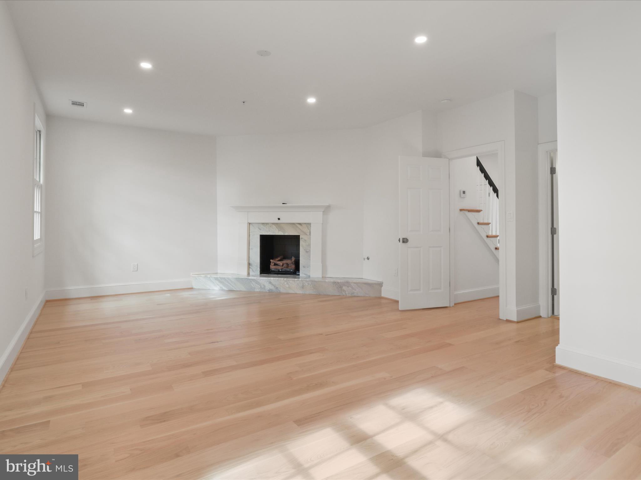 KINGS MANOR SCOTTS - Residential