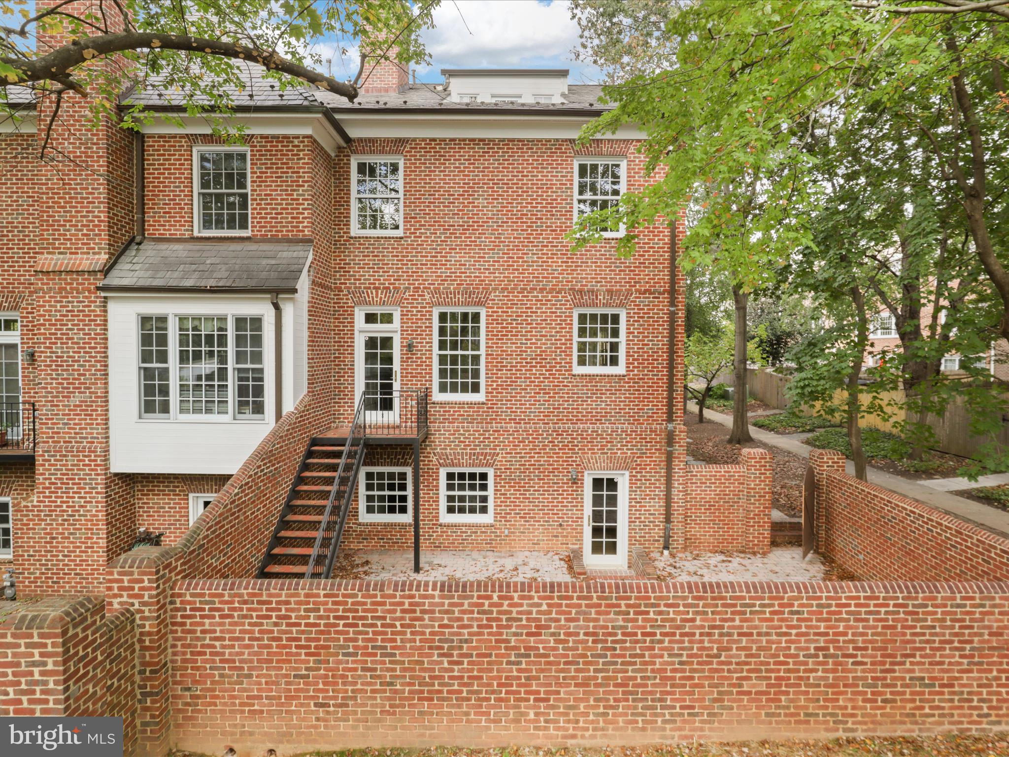 KINGS MANOR SCOTTS - Residential