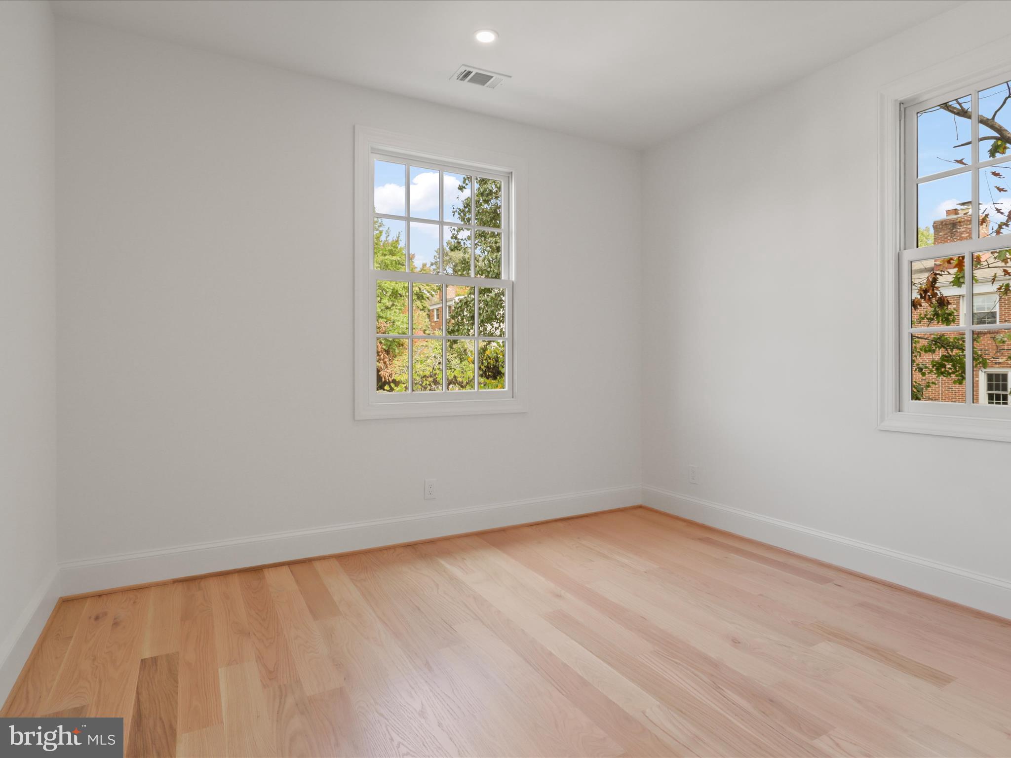 KINGS MANOR SCOTTS - Residential