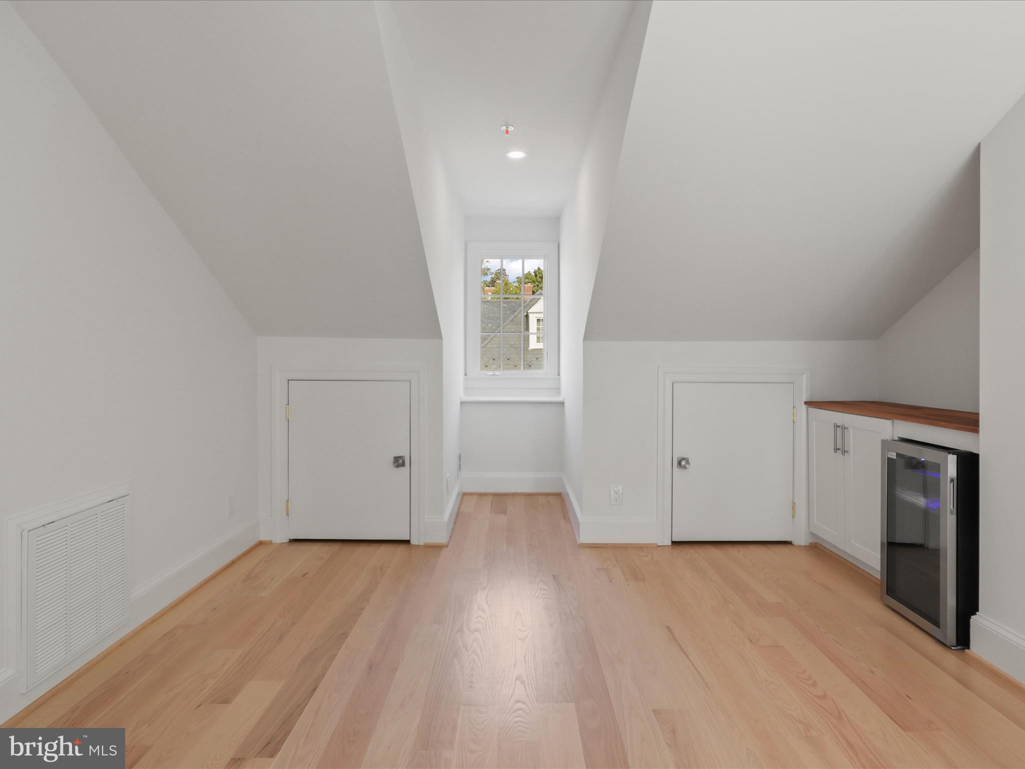 KINGS MANOR SCOTTS - Residential