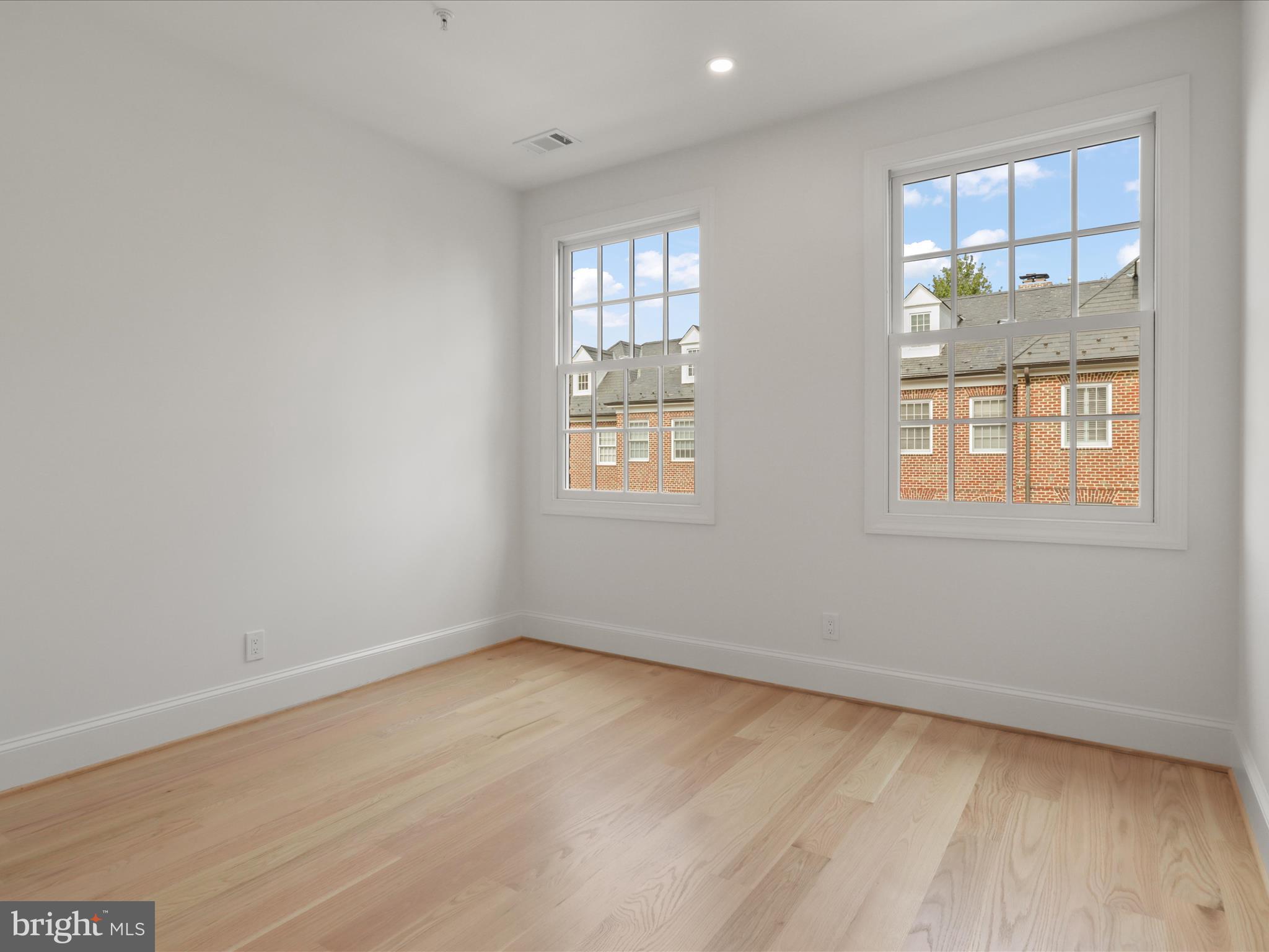 KINGS MANOR SCOTTS - Residential