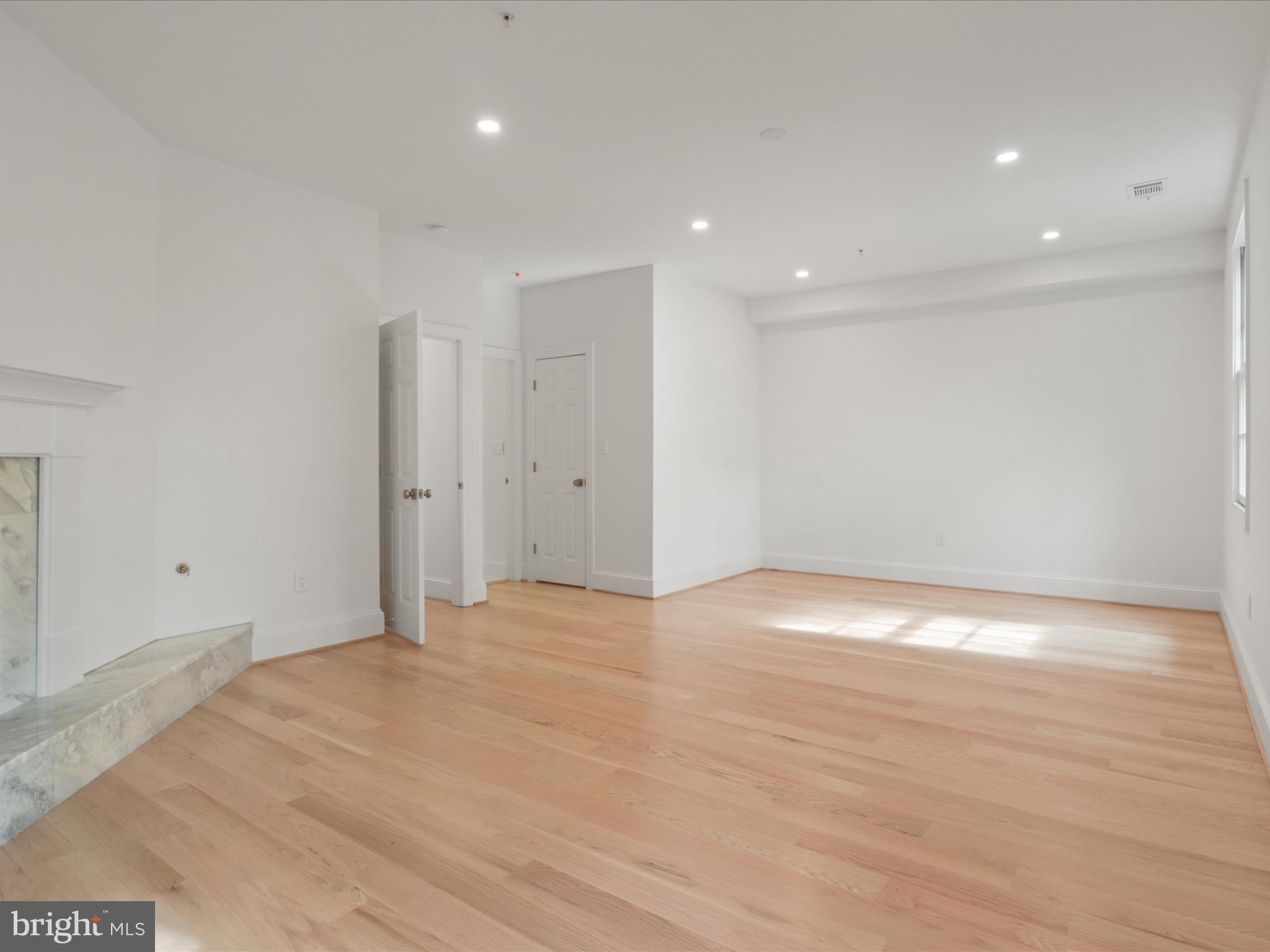 KINGS MANOR SCOTTS - Residential