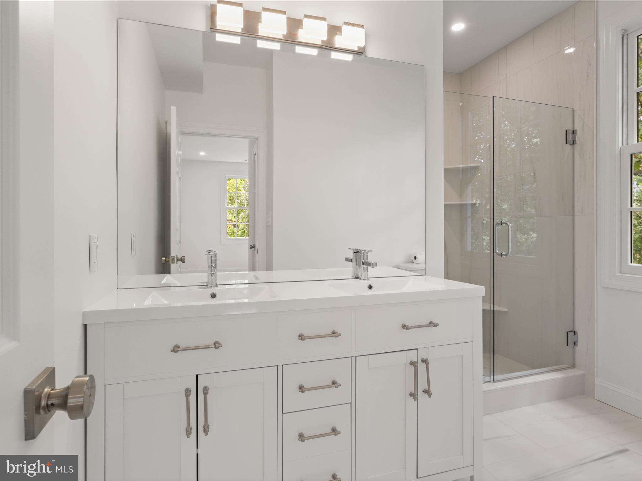 KINGS MANOR SCOTTS - Residential