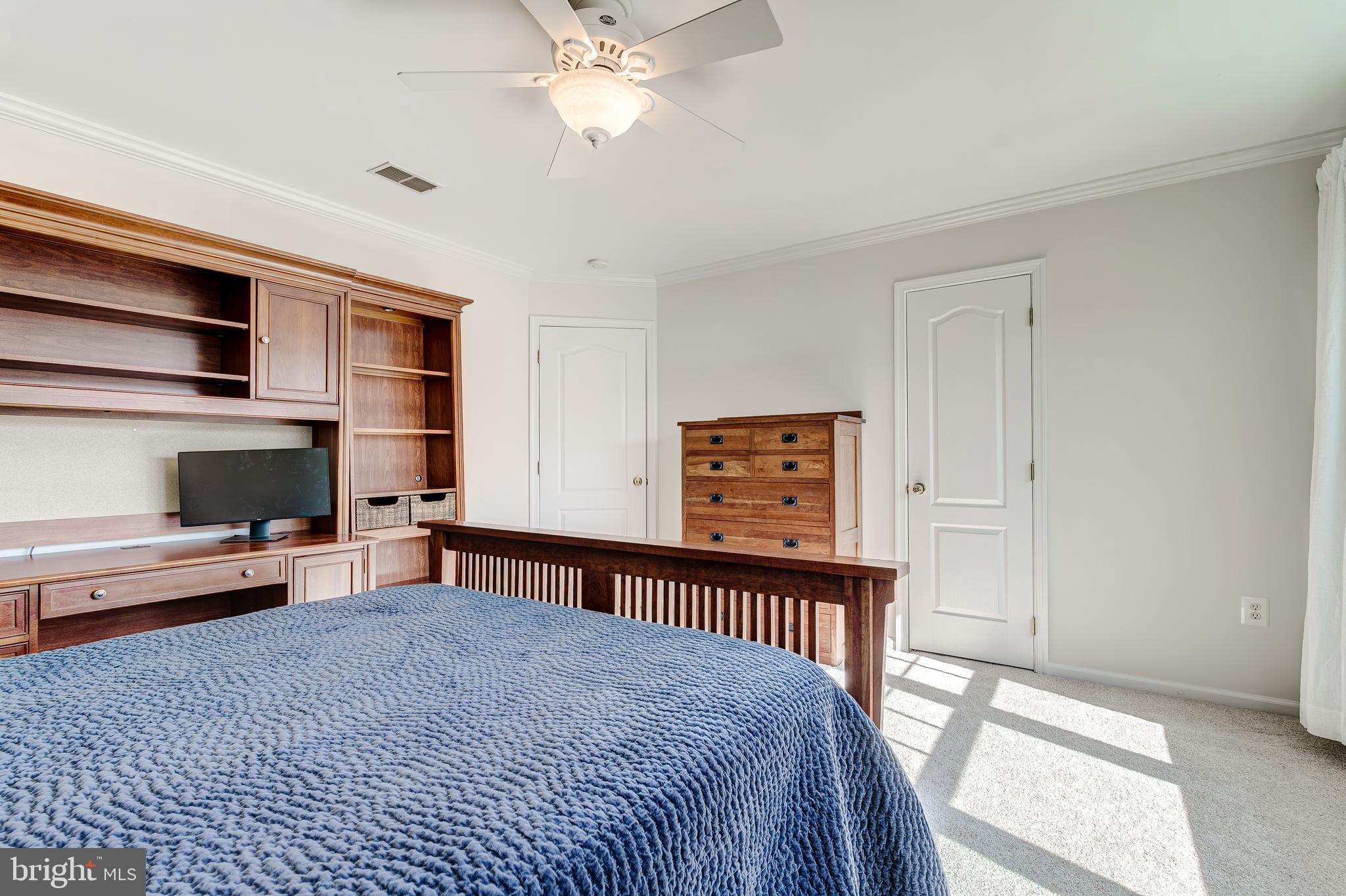 ASHBURN FARM - Residential