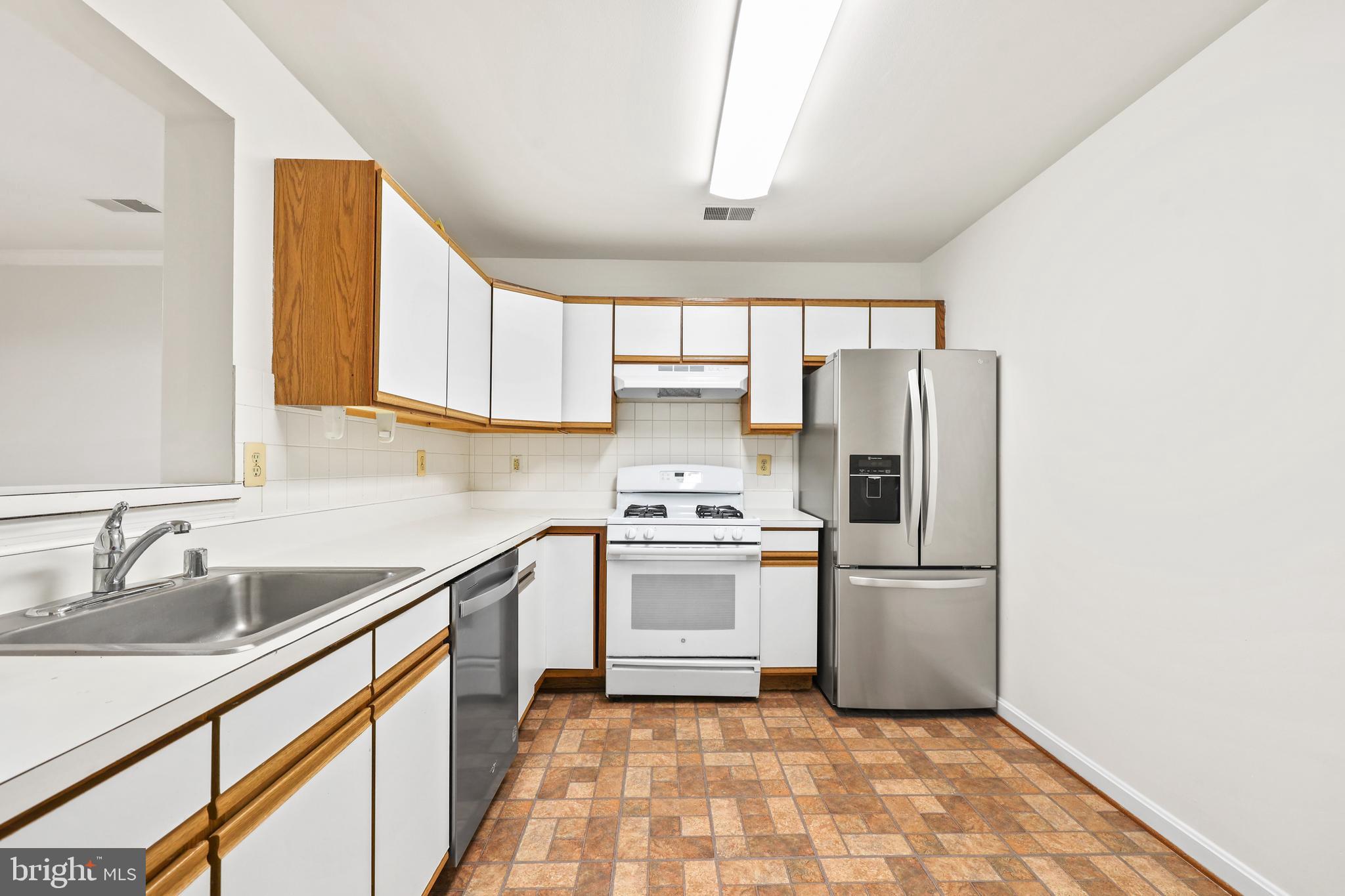 SUMMERHOUSE CONDO - Residential