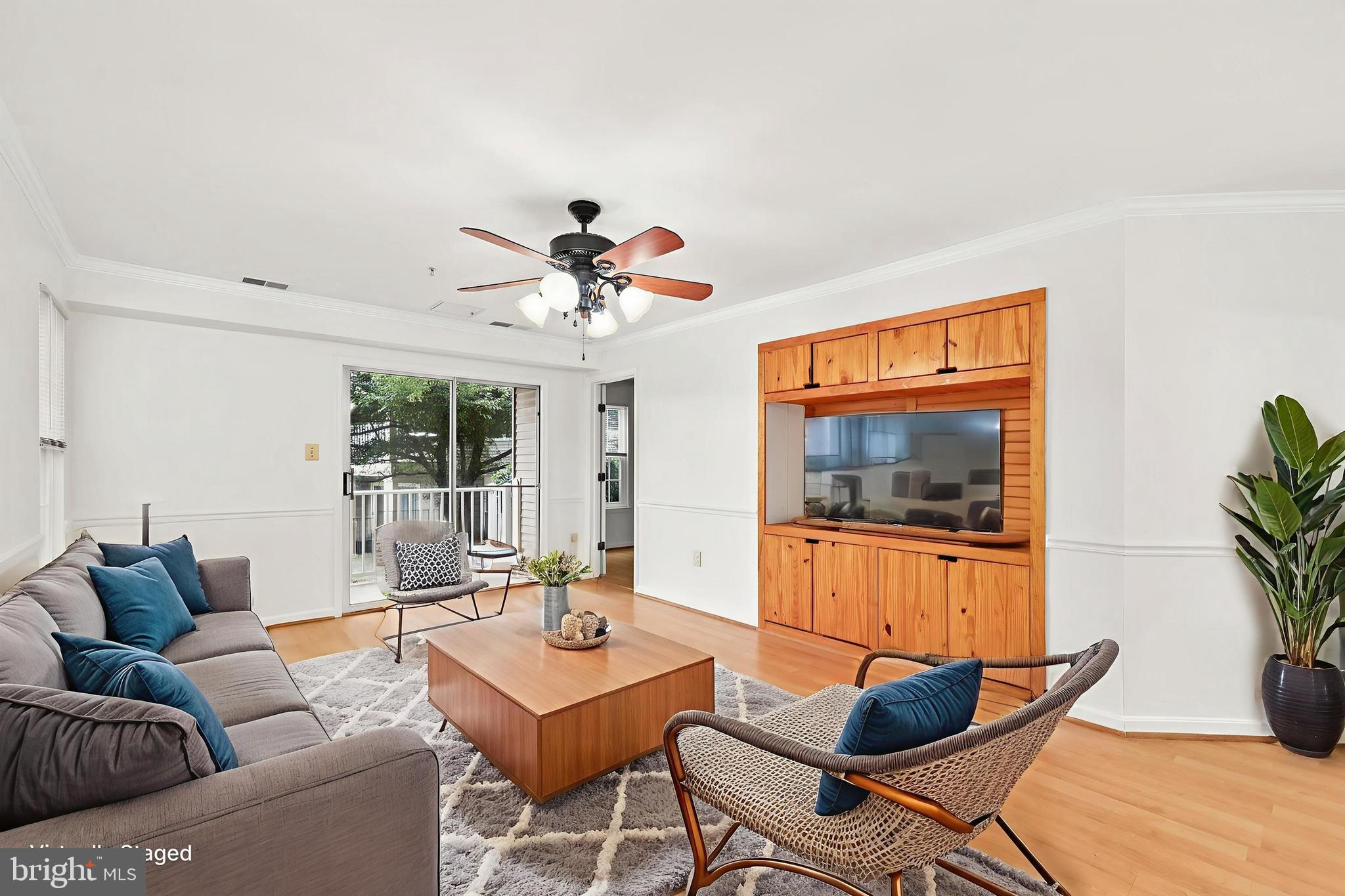 1037 GARDENVIEW LOOP 101