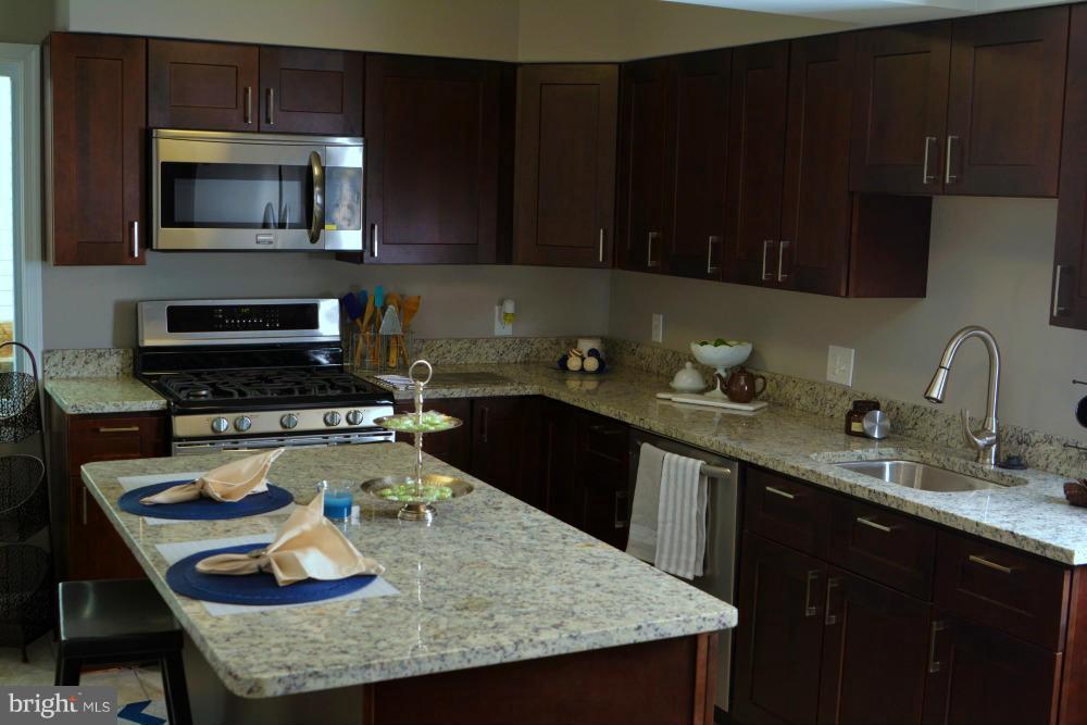 SUMMIT FARMS - Residential