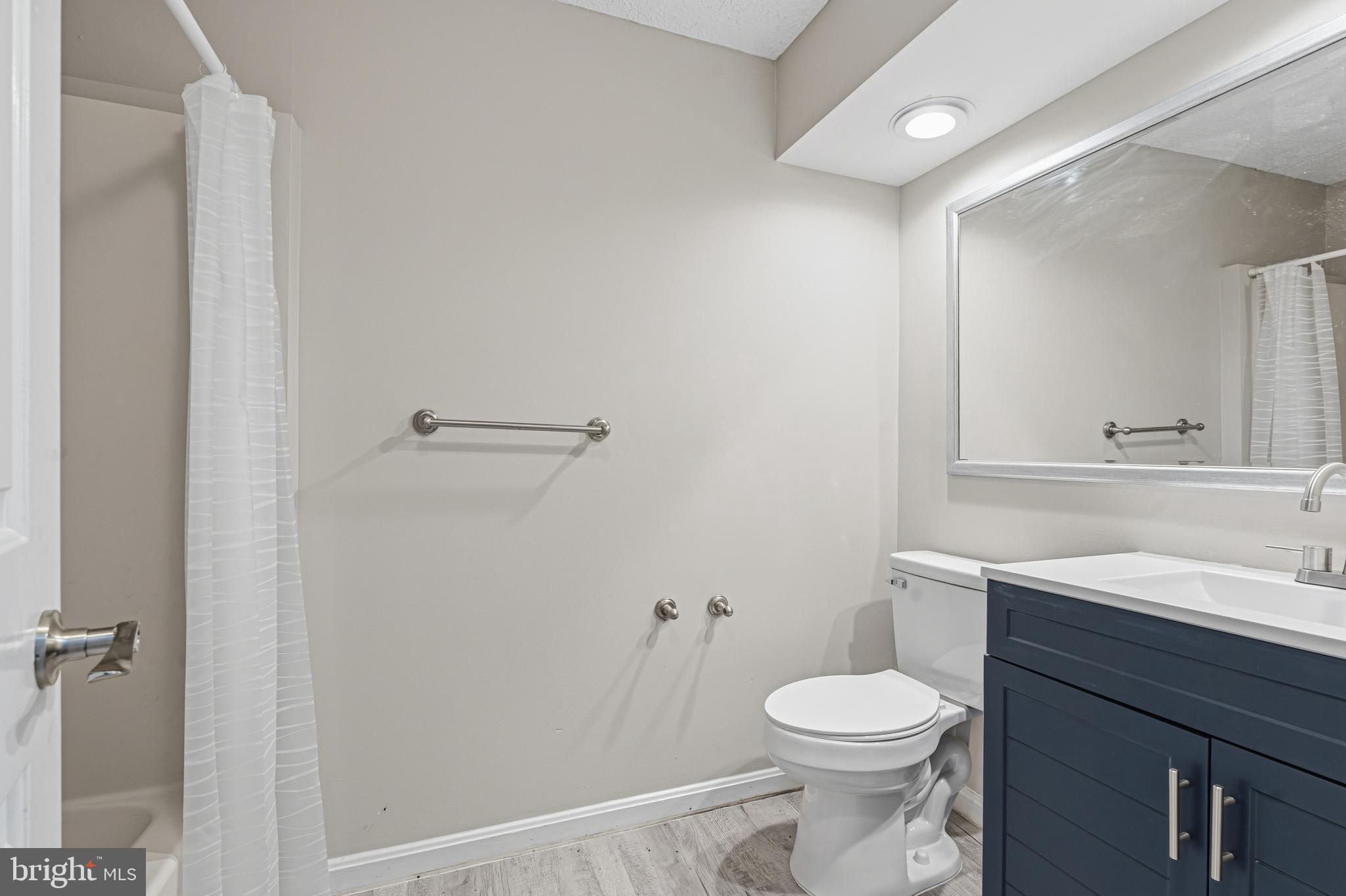 CONSTANT FRIENDSHIP - Residential Lease