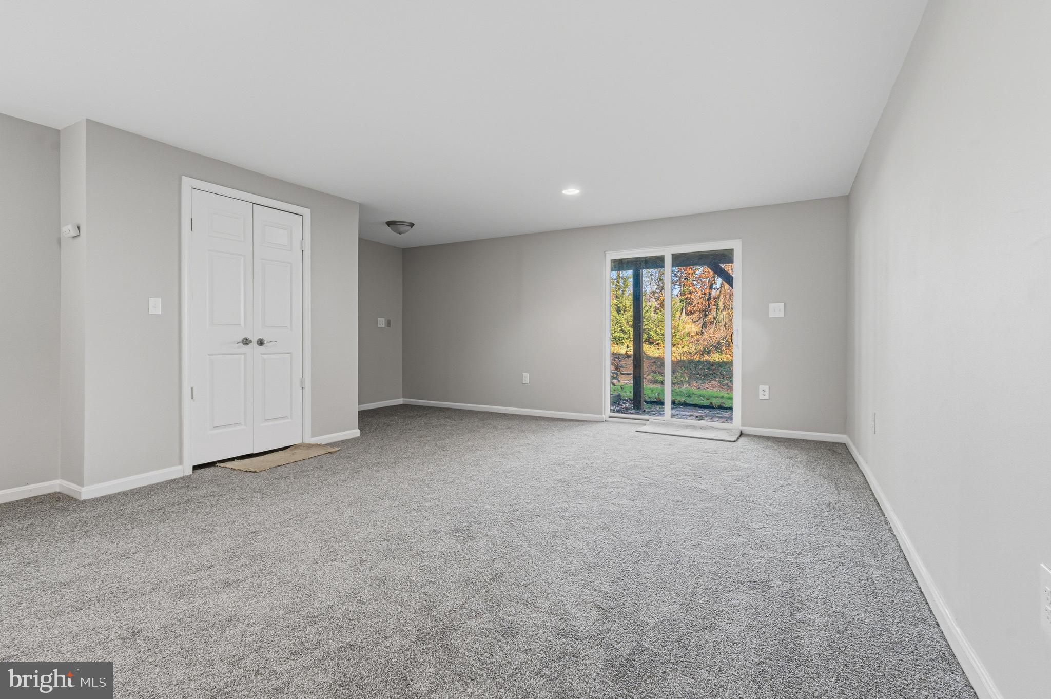 CONSTANT FRIENDSHIP - Residential Lease