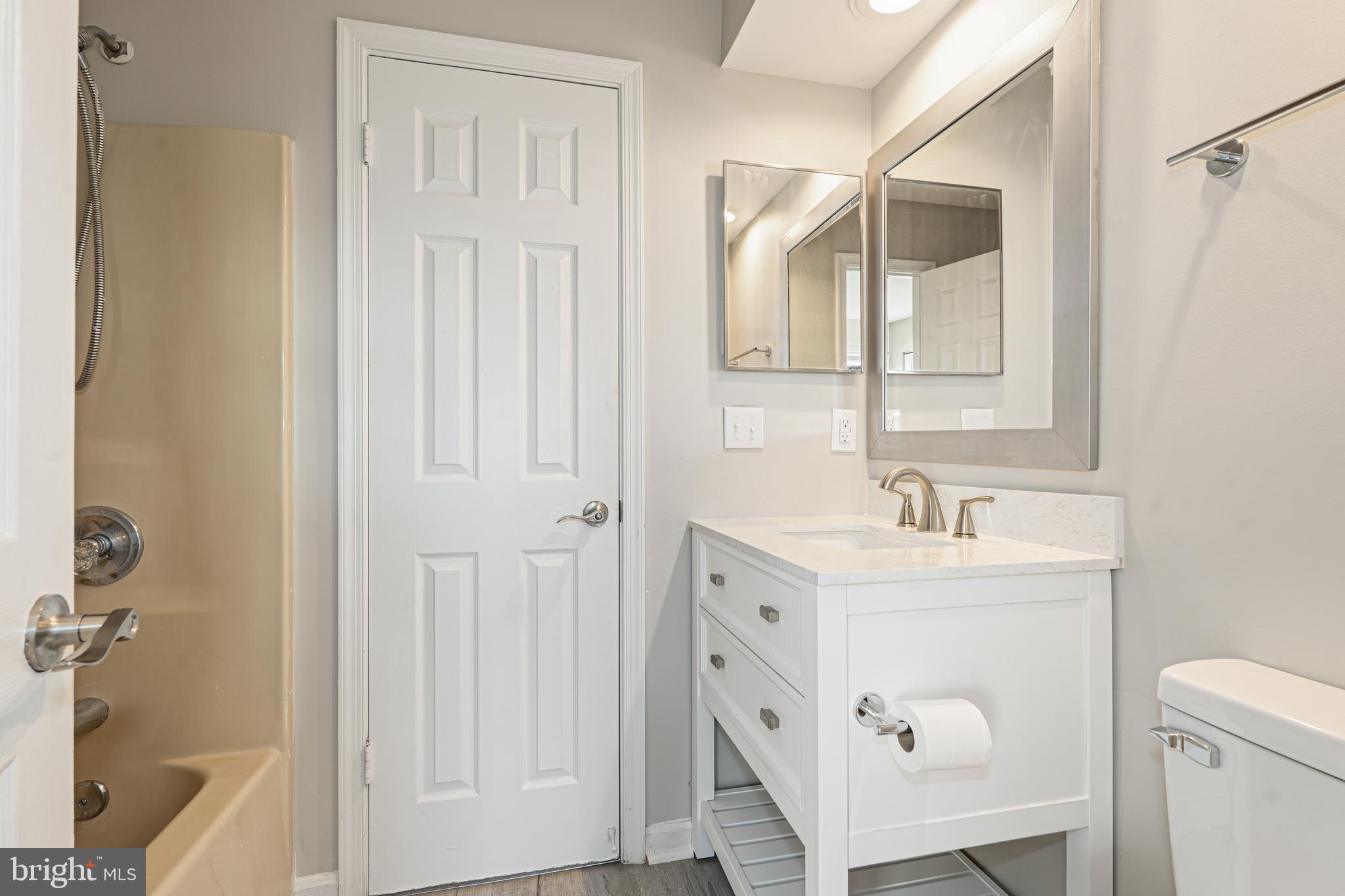 CONSTANT FRIENDSHIP - Residential Lease