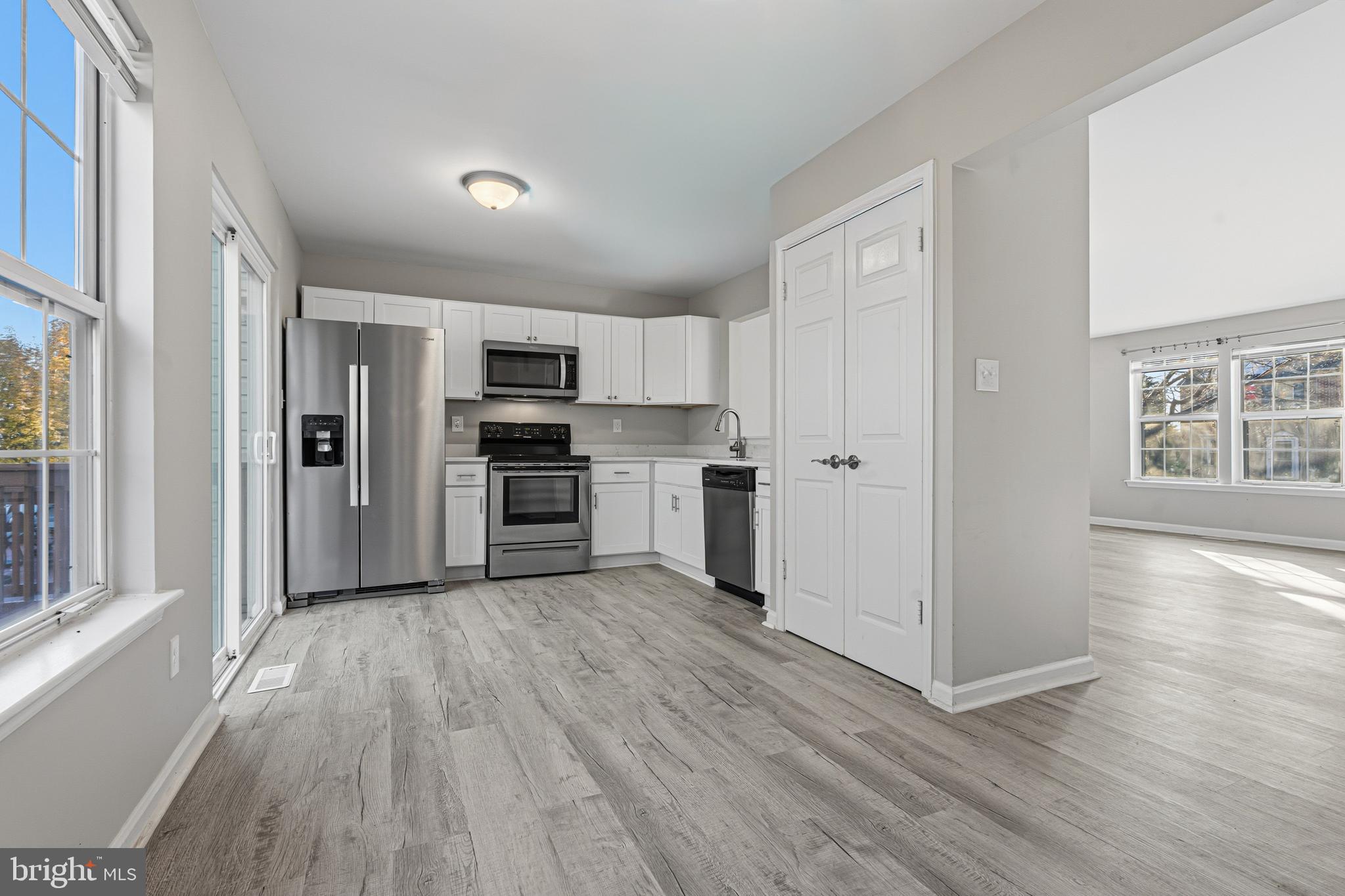 CONSTANT FRIENDSHIP - Residential Lease