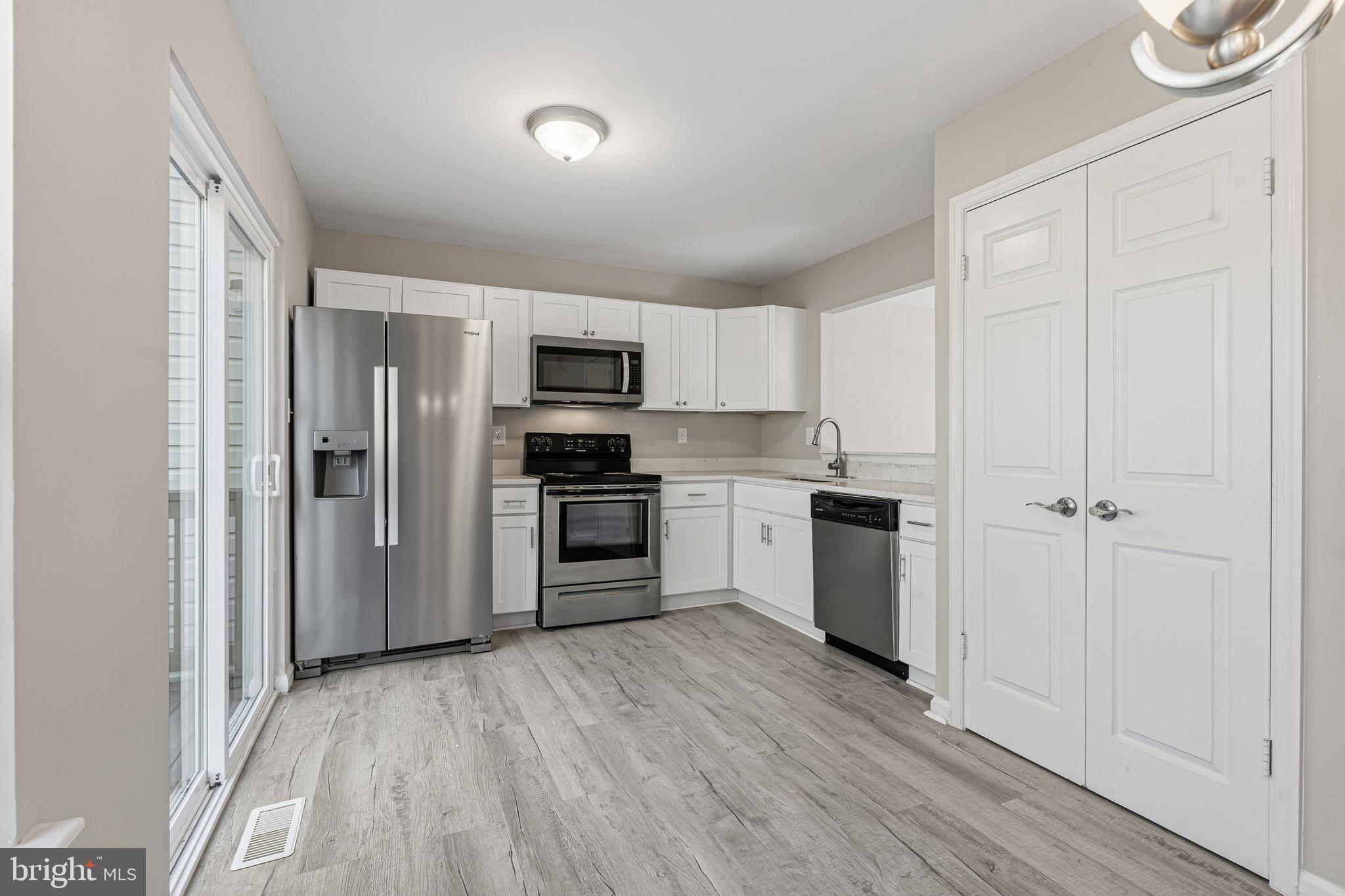 CONSTANT FRIENDSHIP - Residential Lease