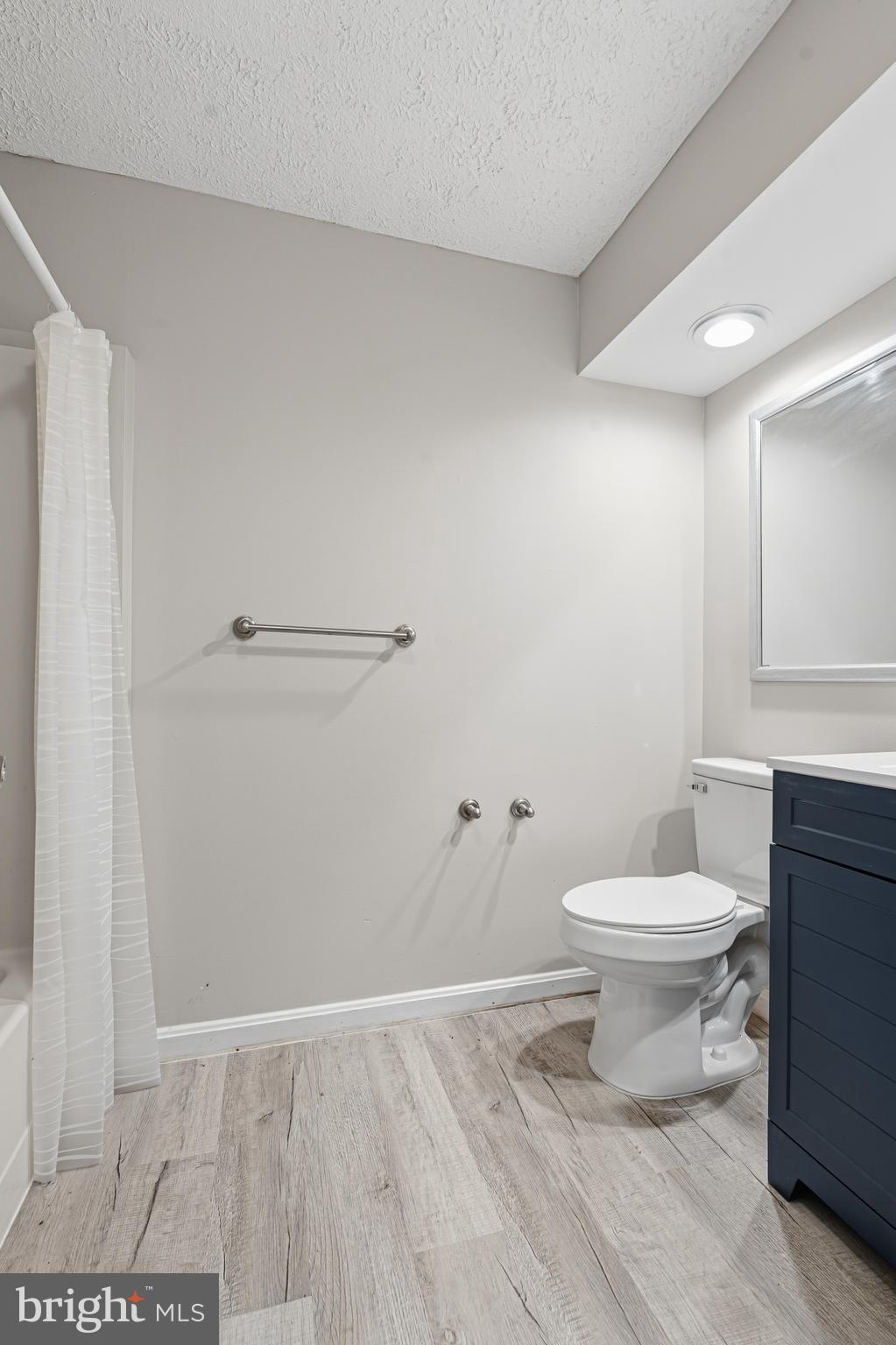 CONSTANT FRIENDSHIP - Residential Lease