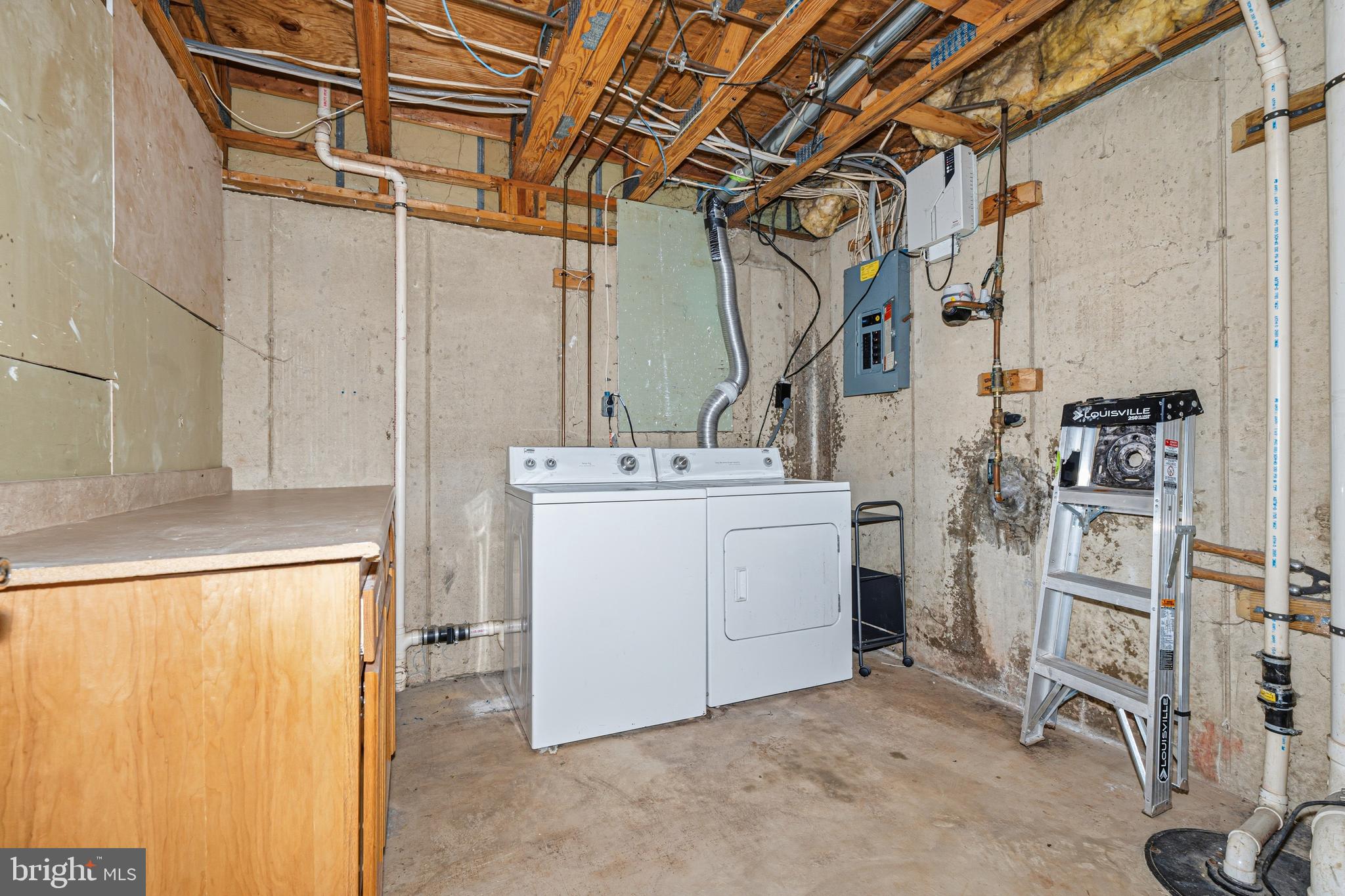 CONSTANT FRIENDSHIP - Residential Lease