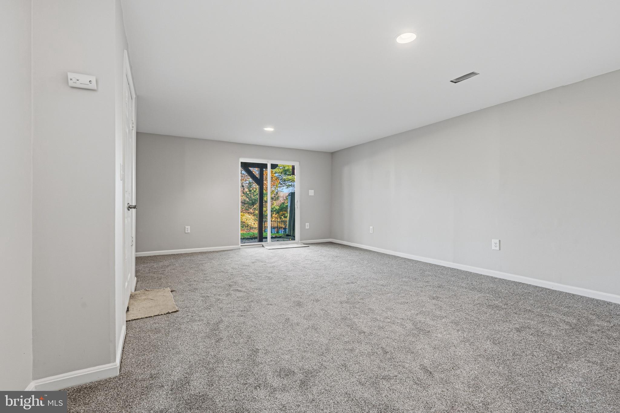 CONSTANT FRIENDSHIP - Residential Lease