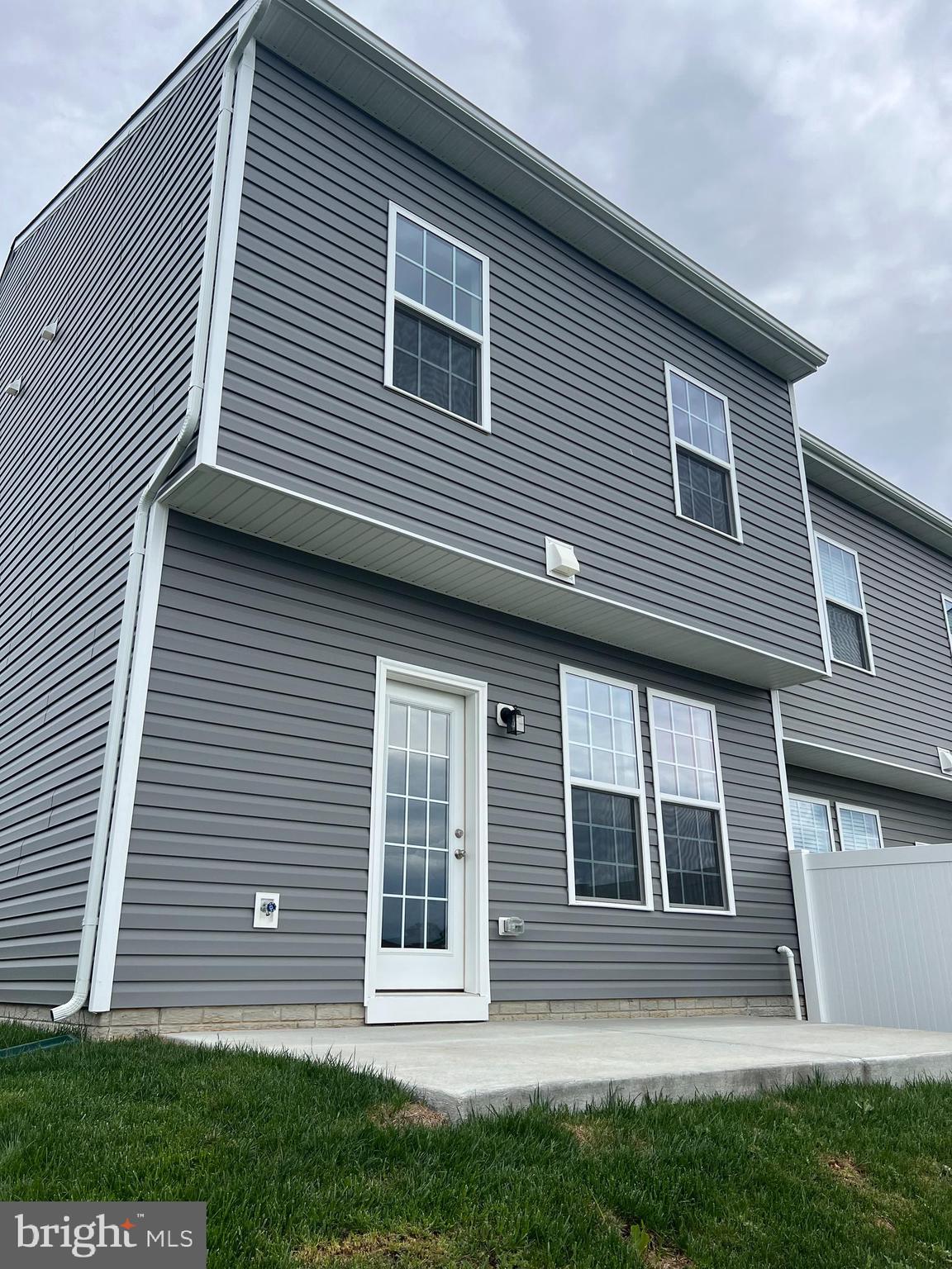 OVERLOOK AT RIVERSIDE - Residential Lease