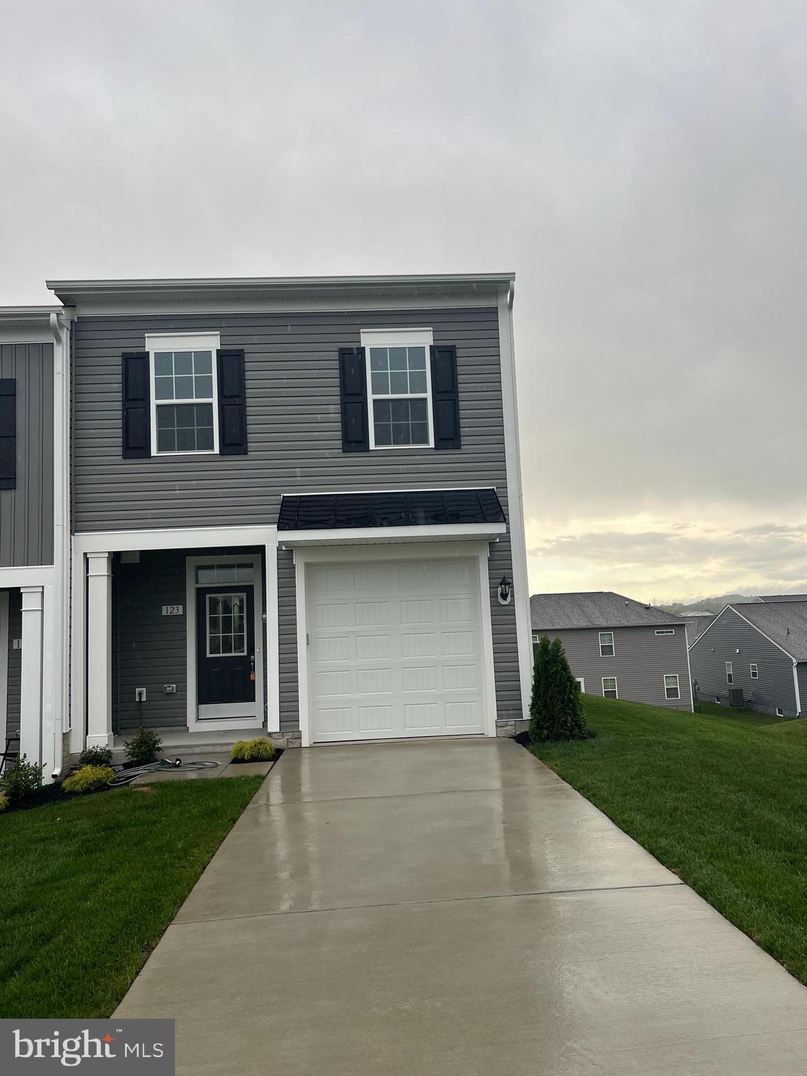 OVERLOOK AT RIVERSIDE - Residential Lease