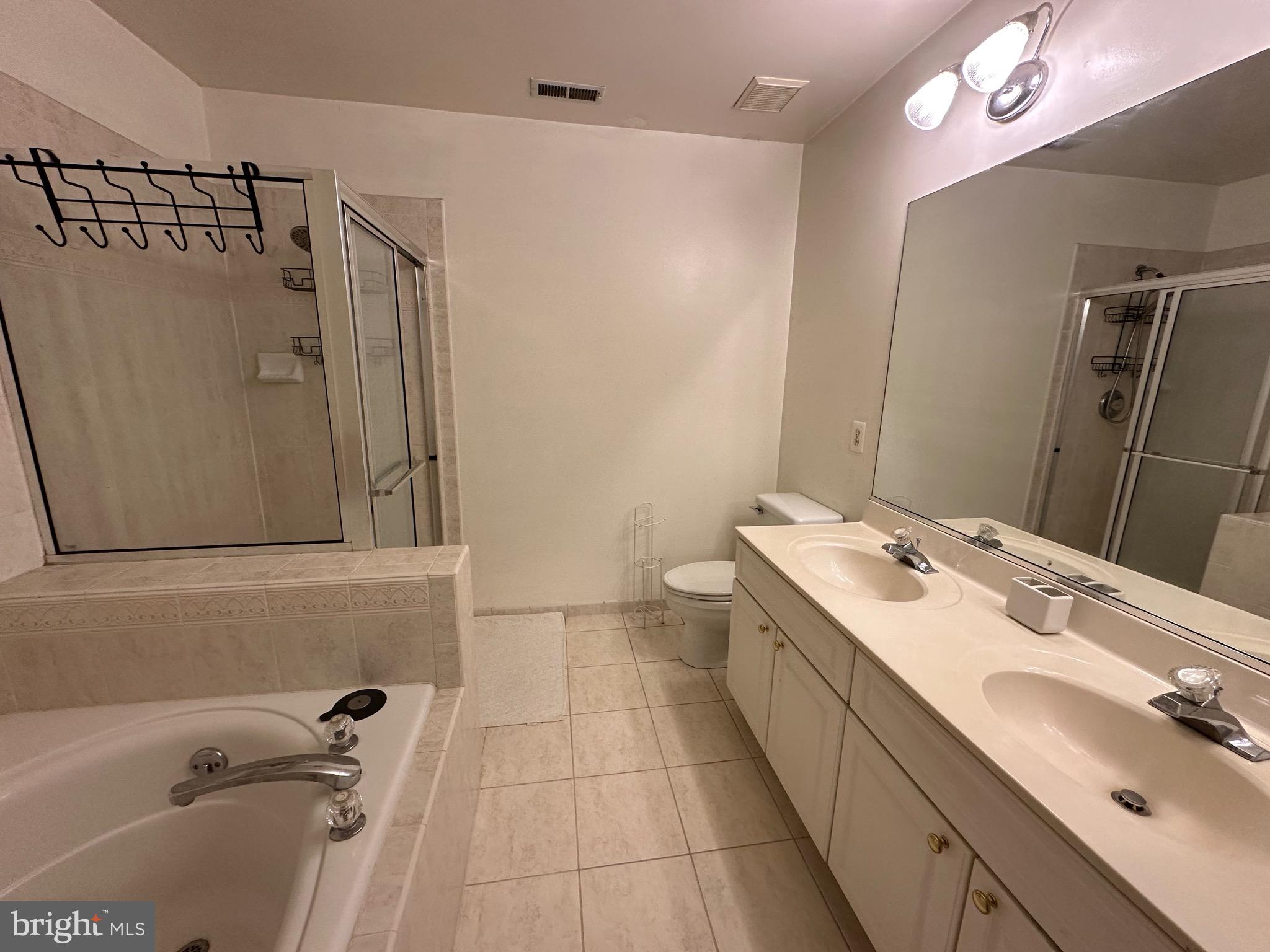 EASTON CLUB - Residential Lease