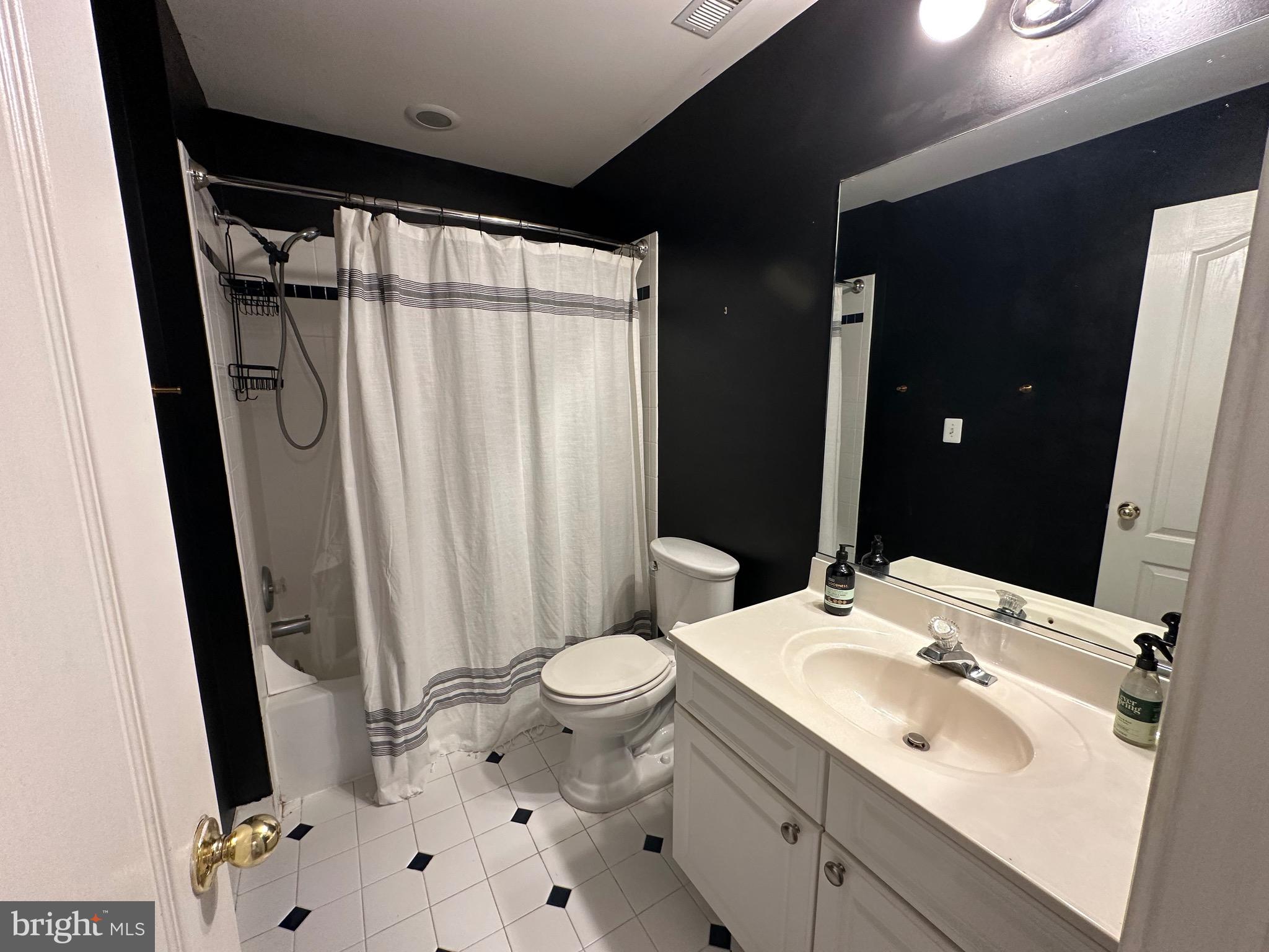 EASTON CLUB - Residential Lease