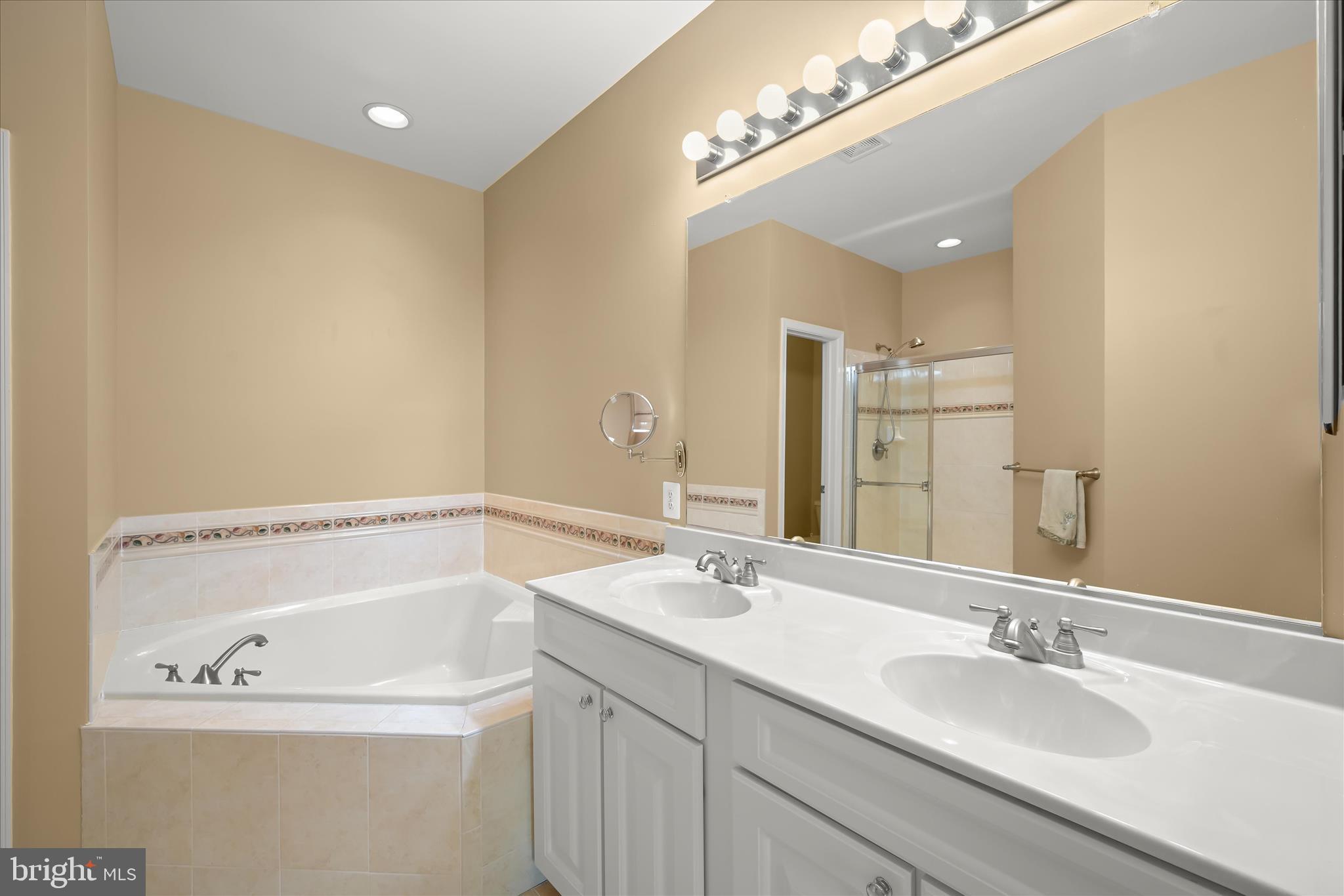 VILLAS AT SNOWDEN OVERLOOK - Residential