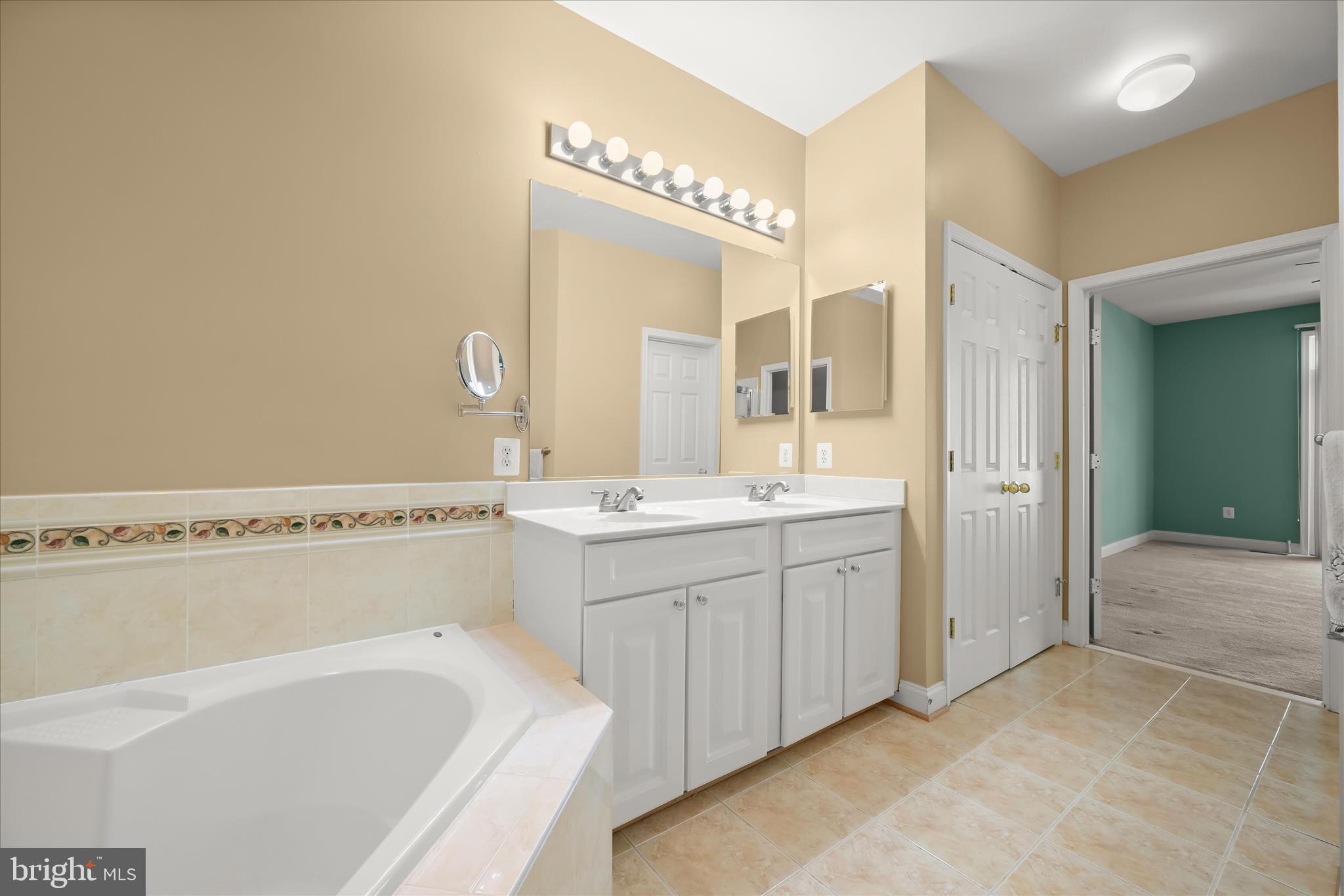 VILLAS AT SNOWDEN OVERLOOK - Residential