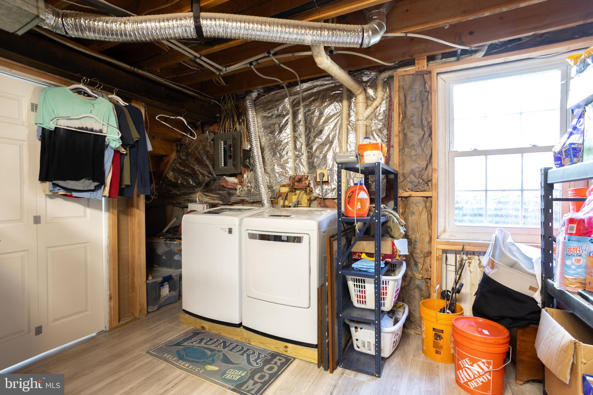 WHISPERING WOODS - Residential