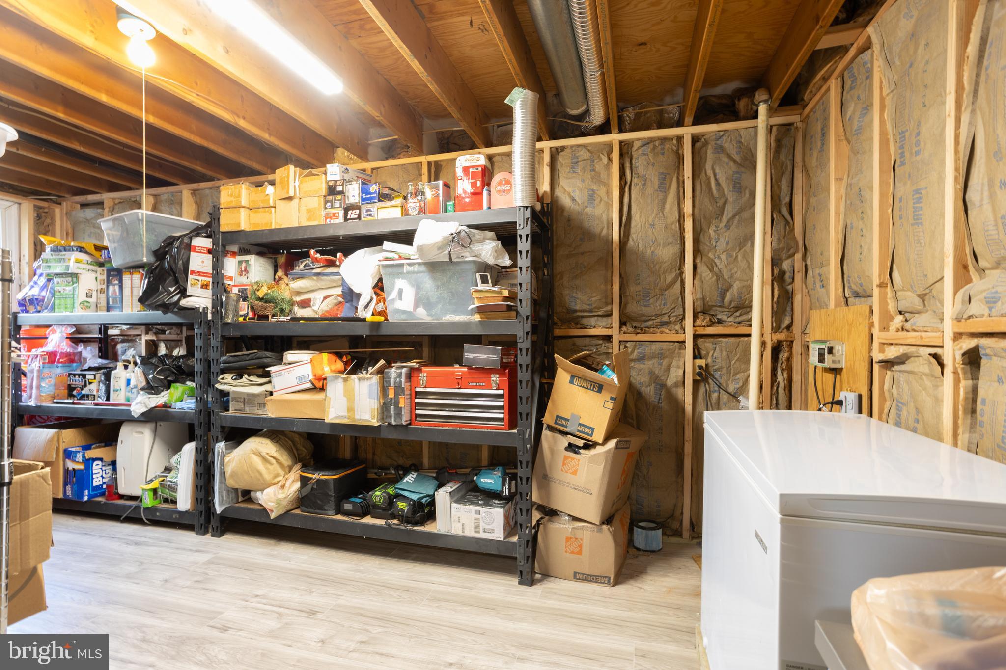 WHISPERING WOODS - Residential