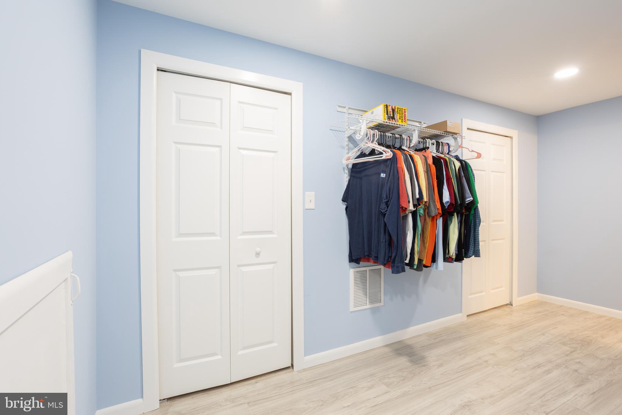 WHISPERING WOODS - Residential