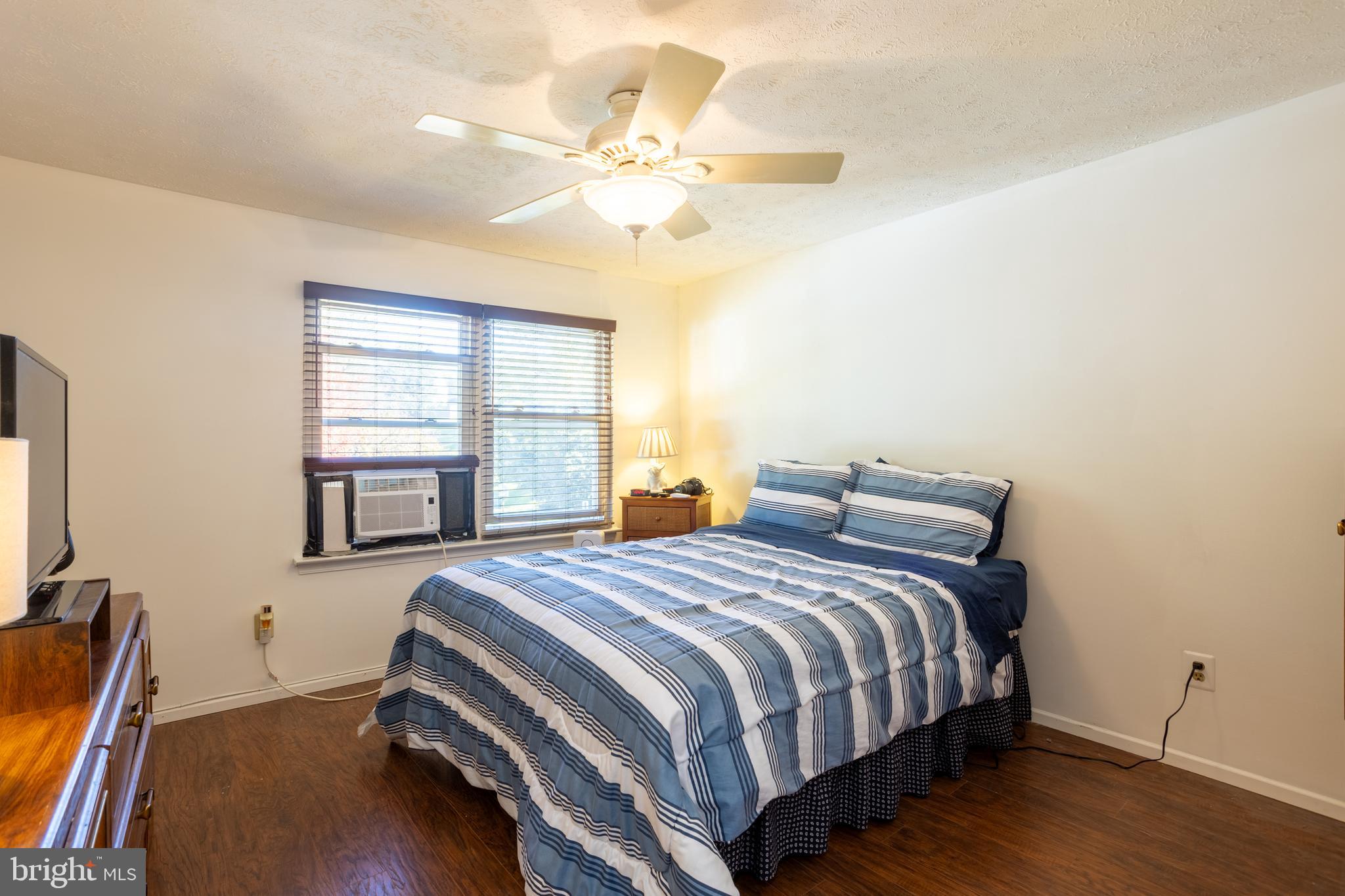 WHISPERING WOODS - Residential