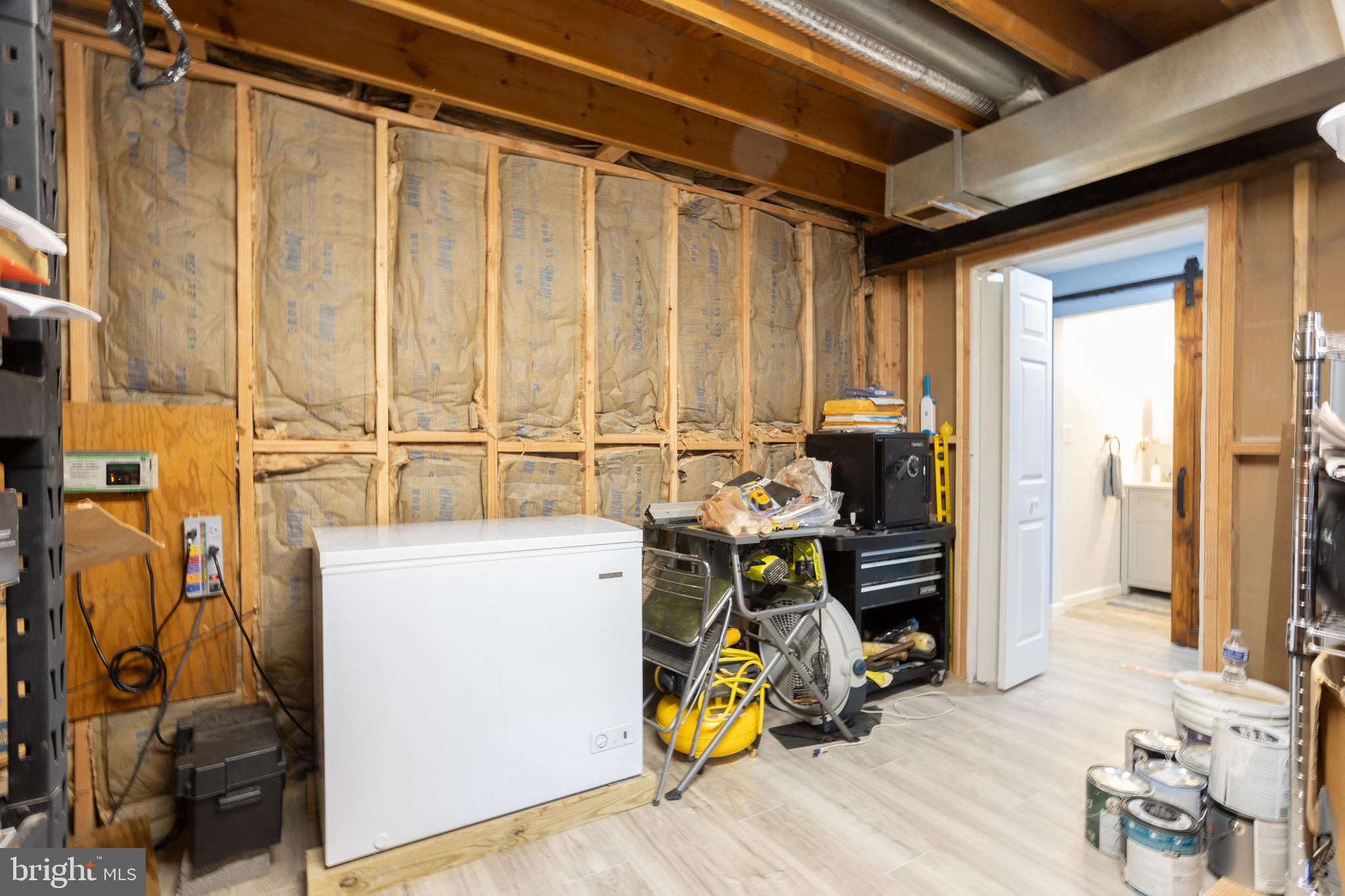 WHISPERING WOODS - Residential