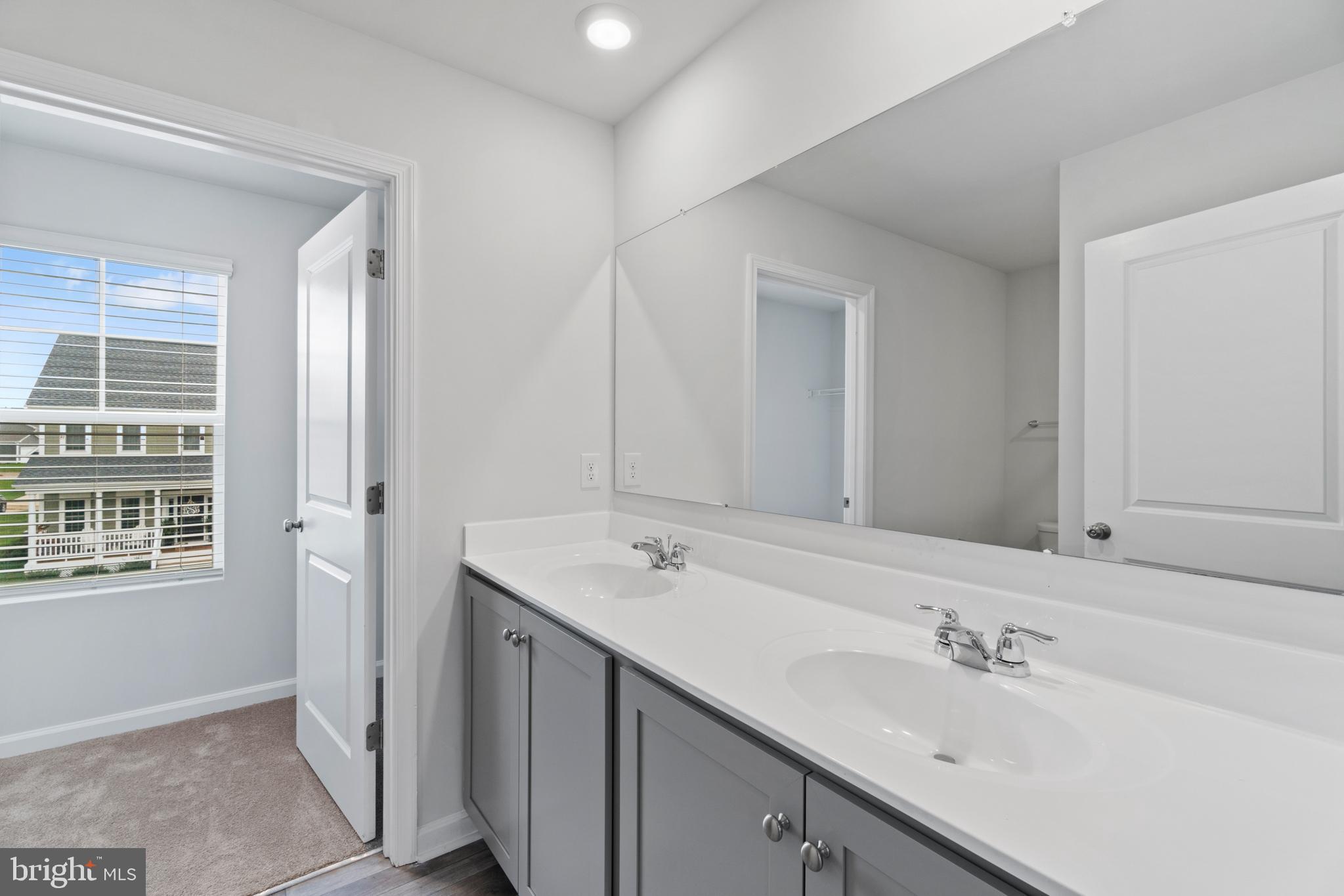 LADYSMITH VILLAGE - Residential