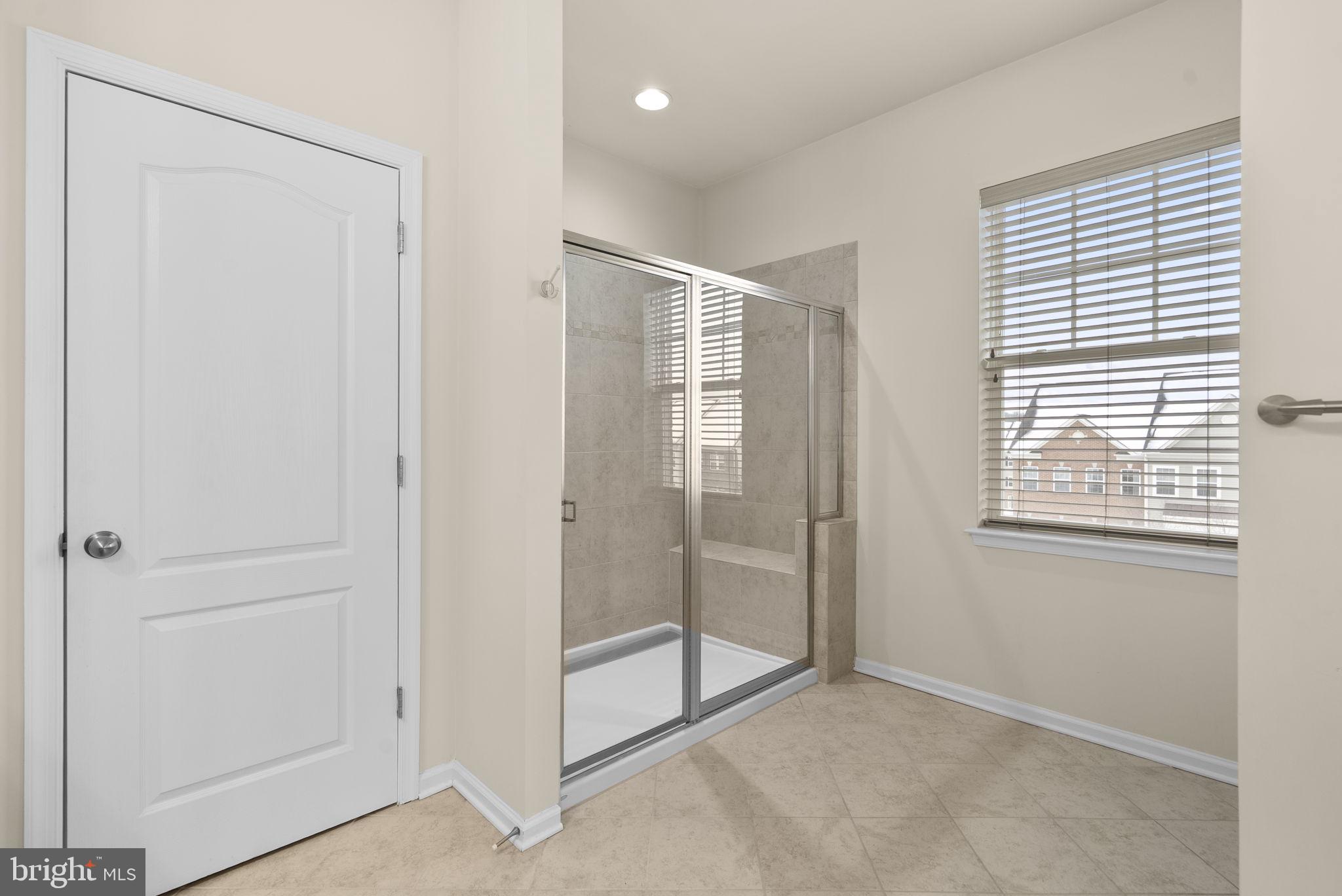 OXFORD SQUARE - Residential