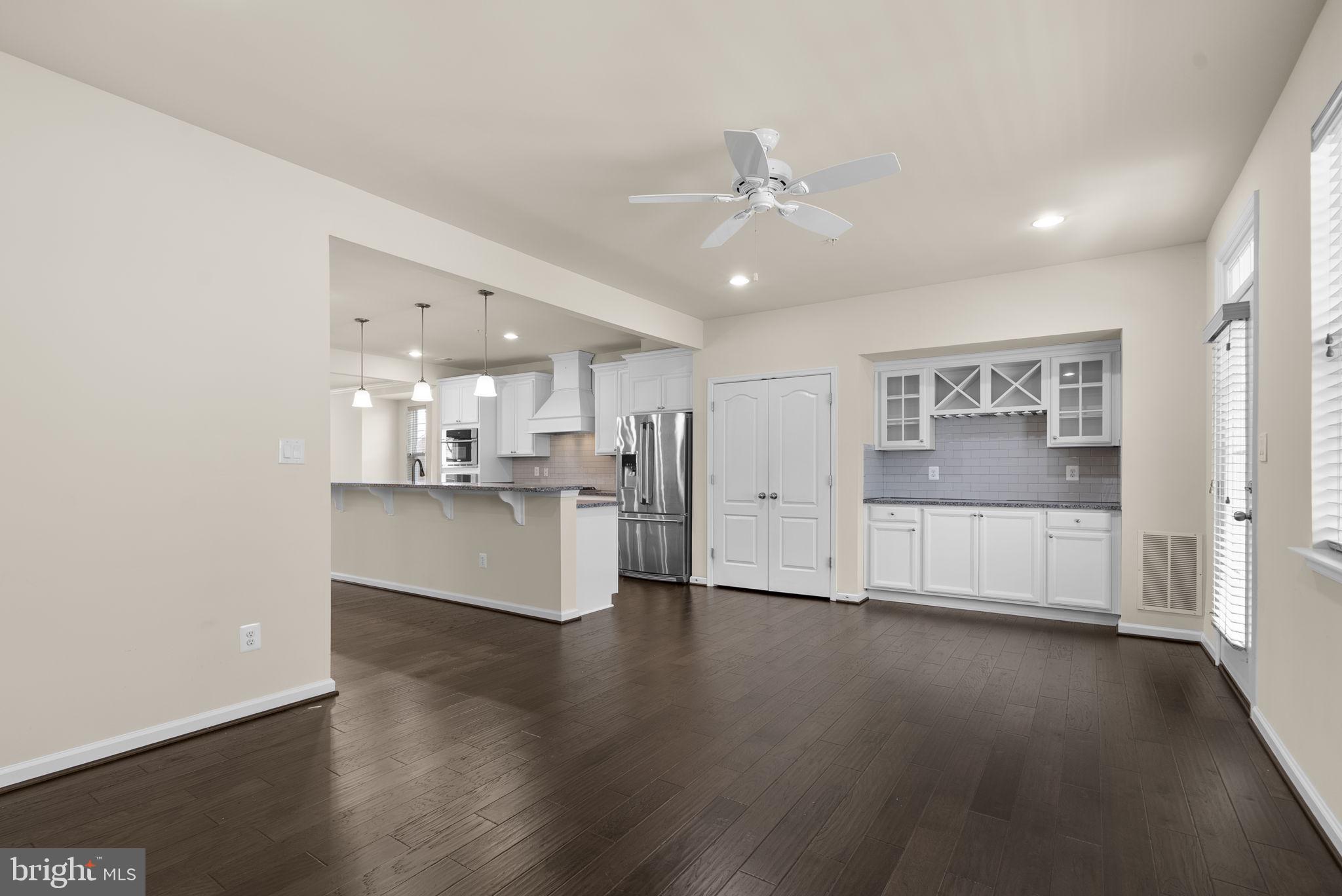 OXFORD SQUARE - Residential