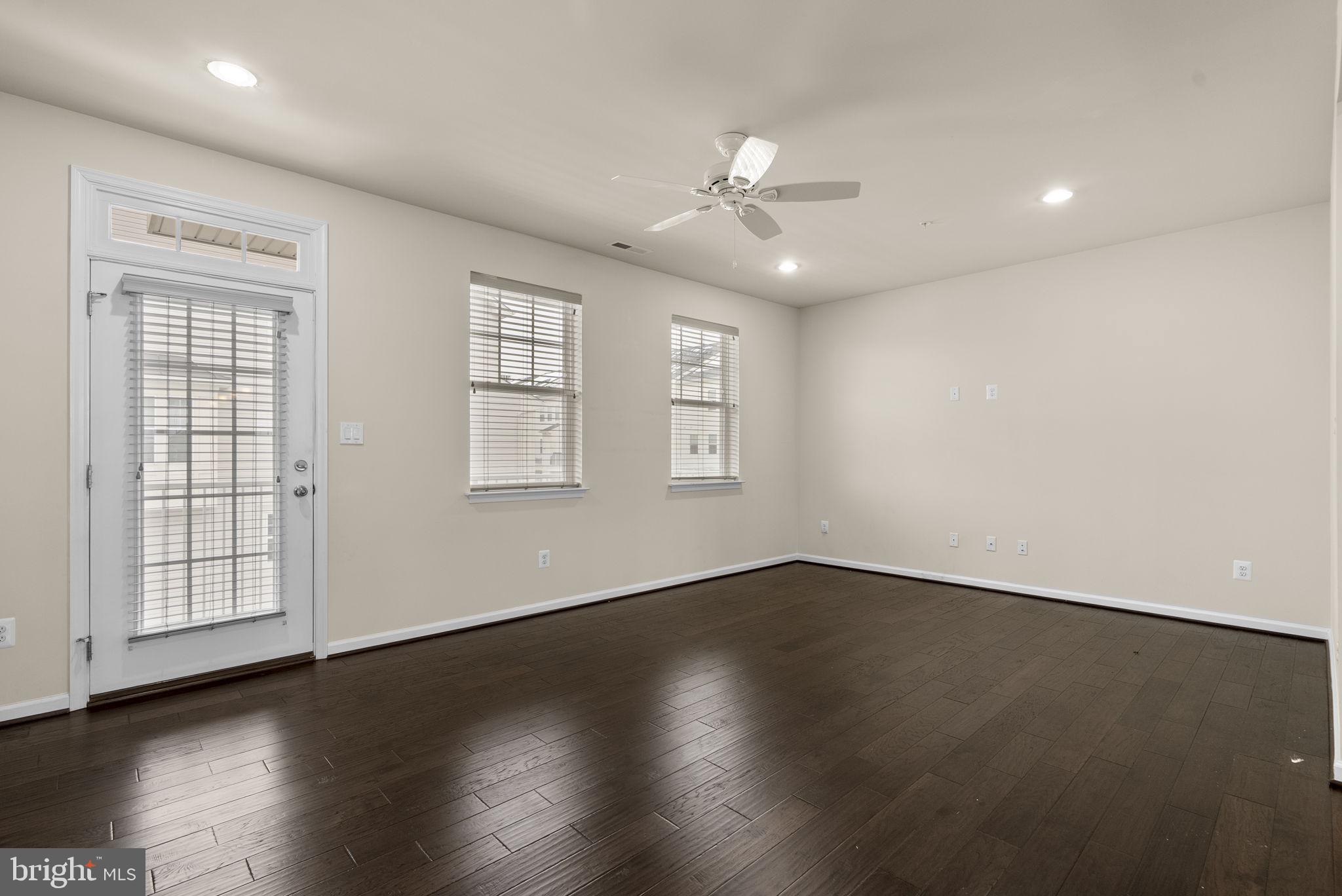 OXFORD SQUARE - Residential