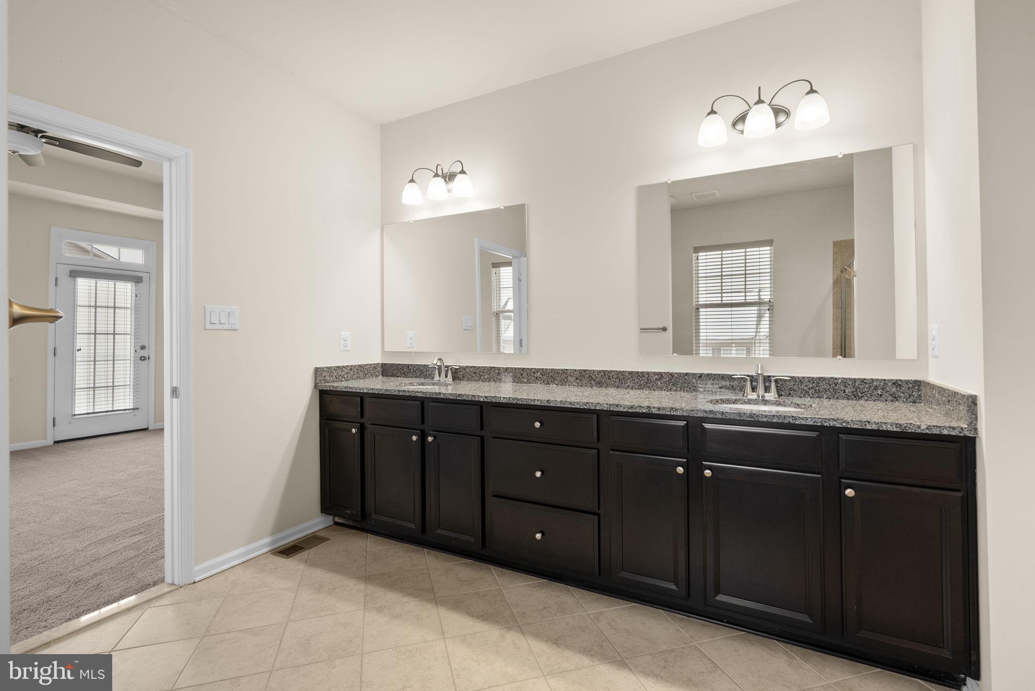 OXFORD SQUARE - Residential