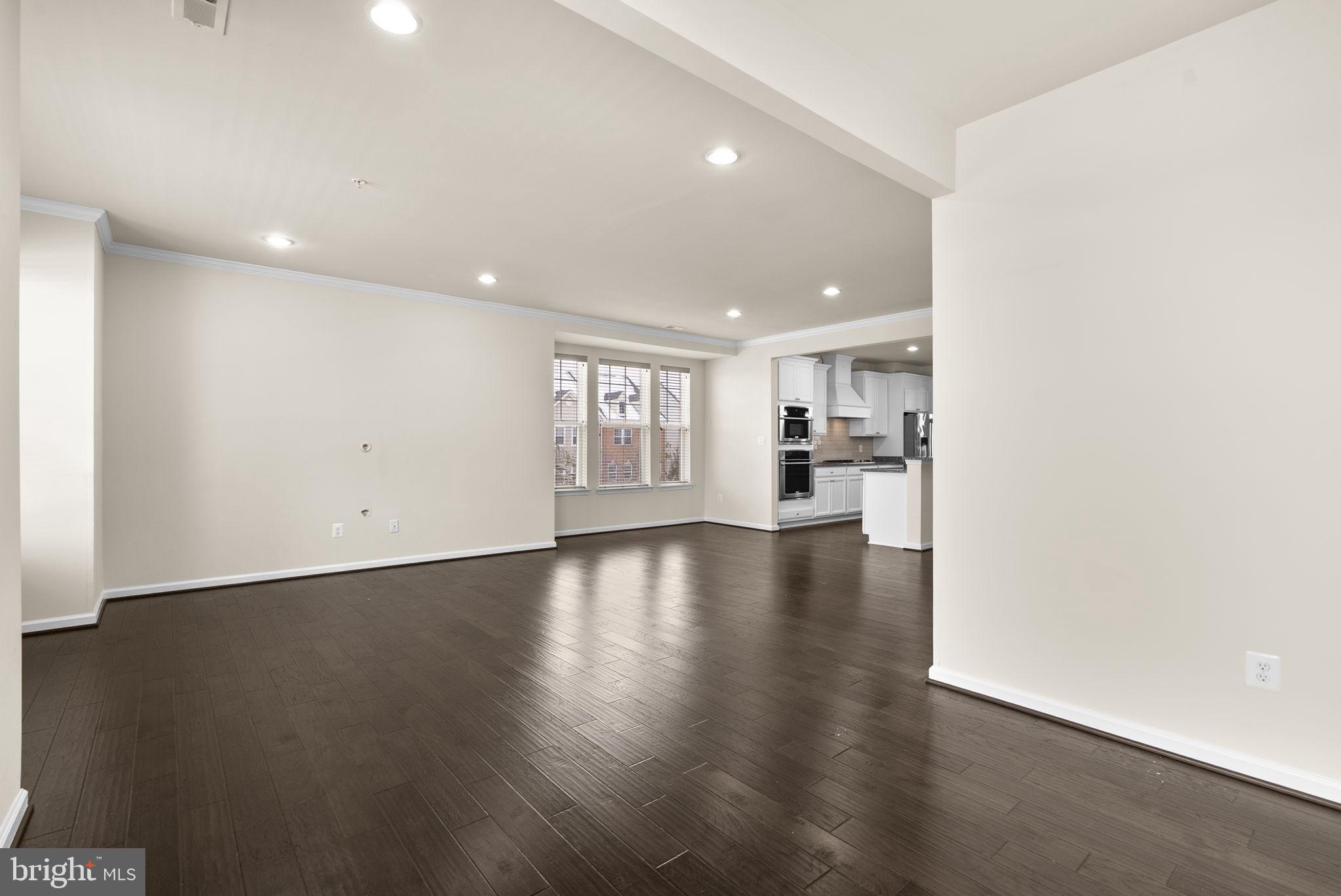 OXFORD SQUARE - Residential