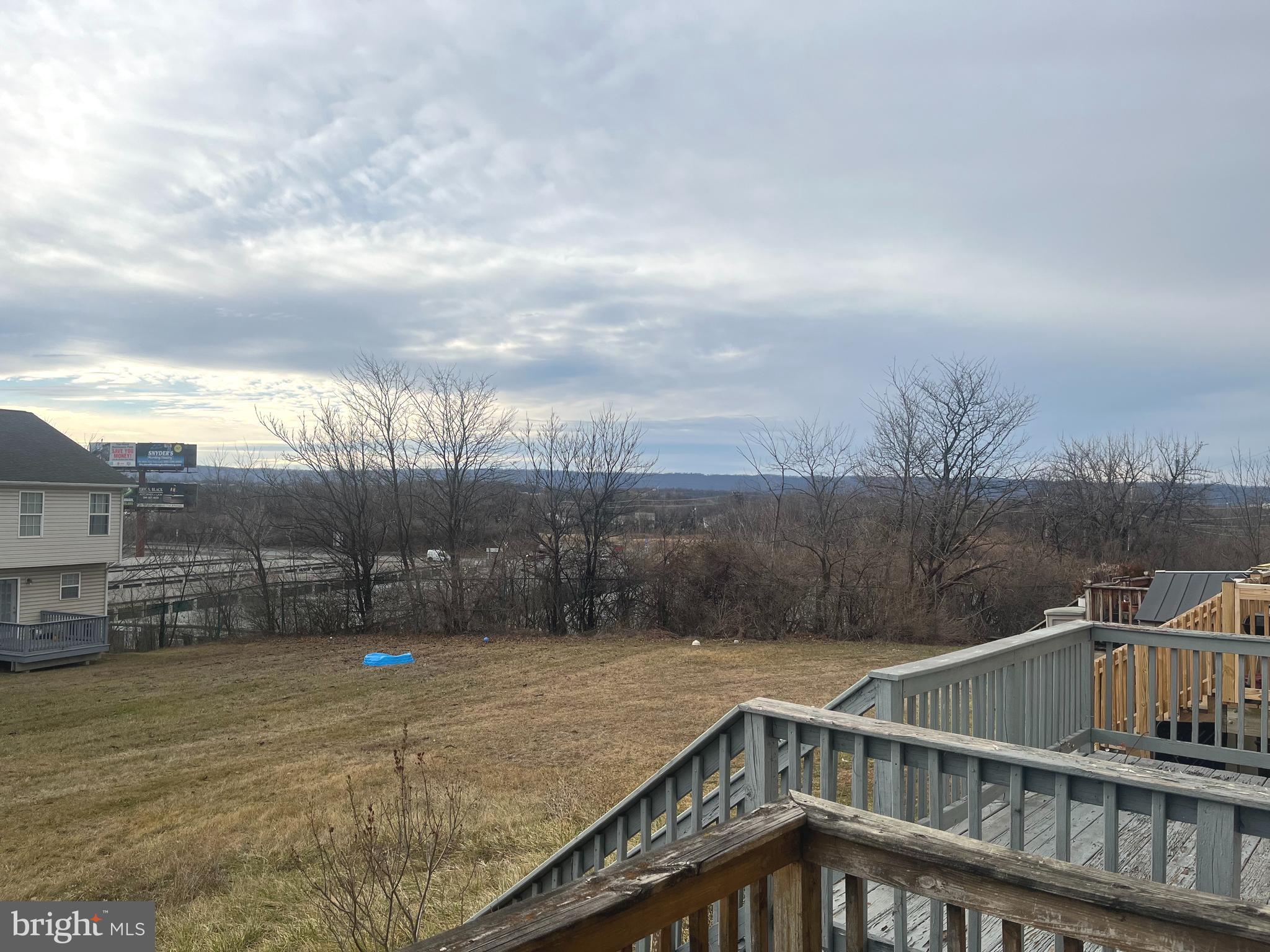 SOUTH QUEEN TOWNHOUSES - Residential