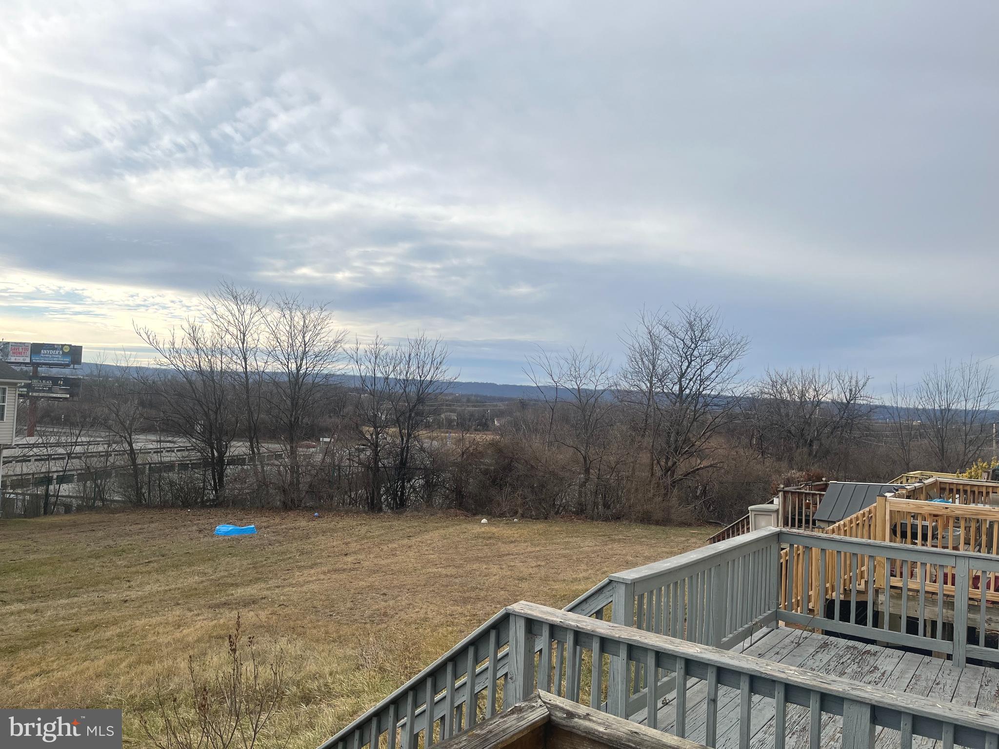 SOUTH QUEEN TOWNHOUSES - Residential