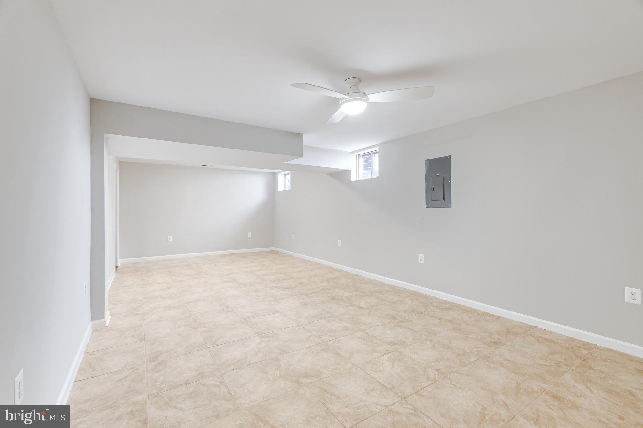 WELLINGTON/CLOVERHILL - Residential