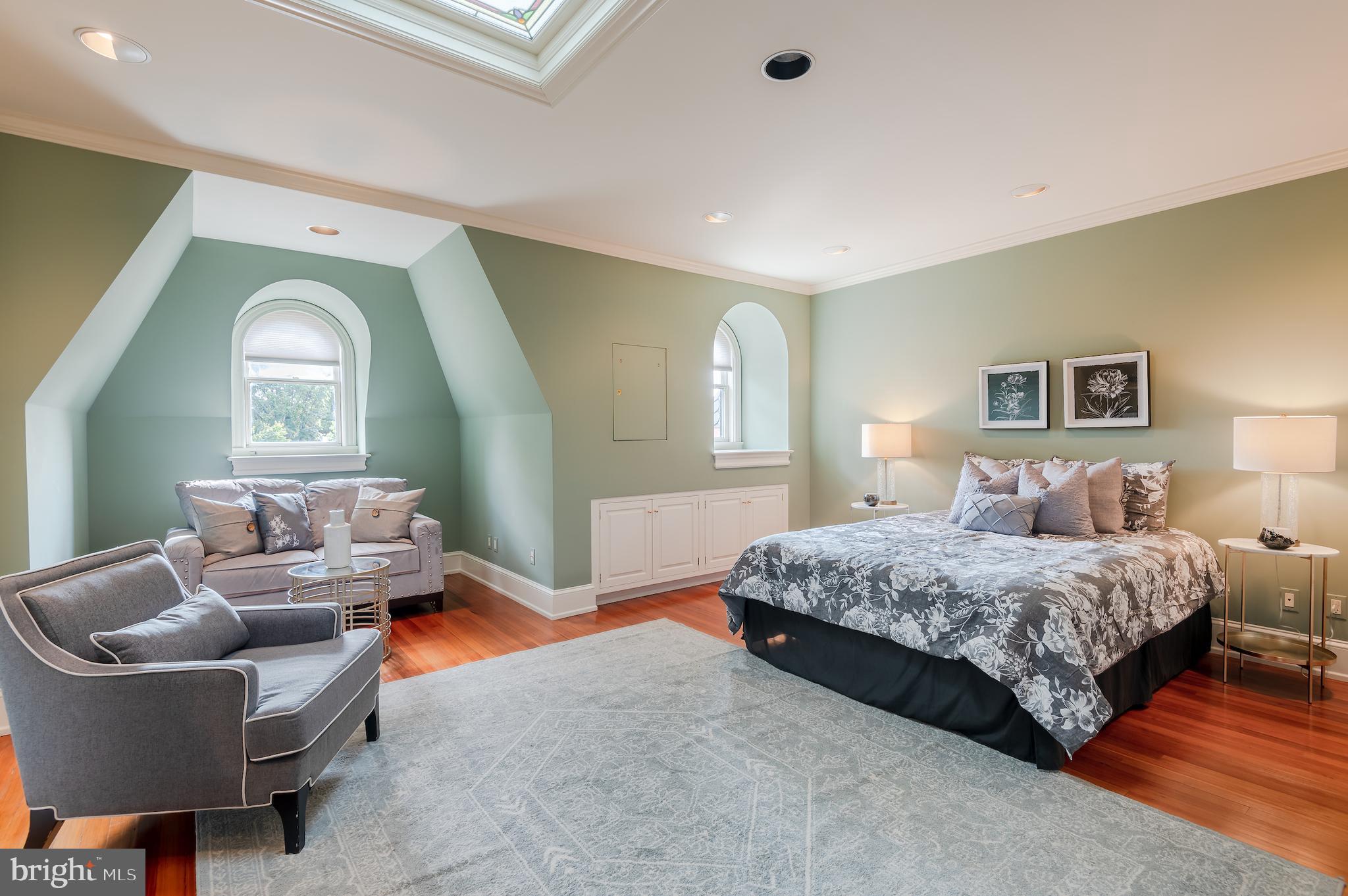 CAPITOL HILL - Residential
