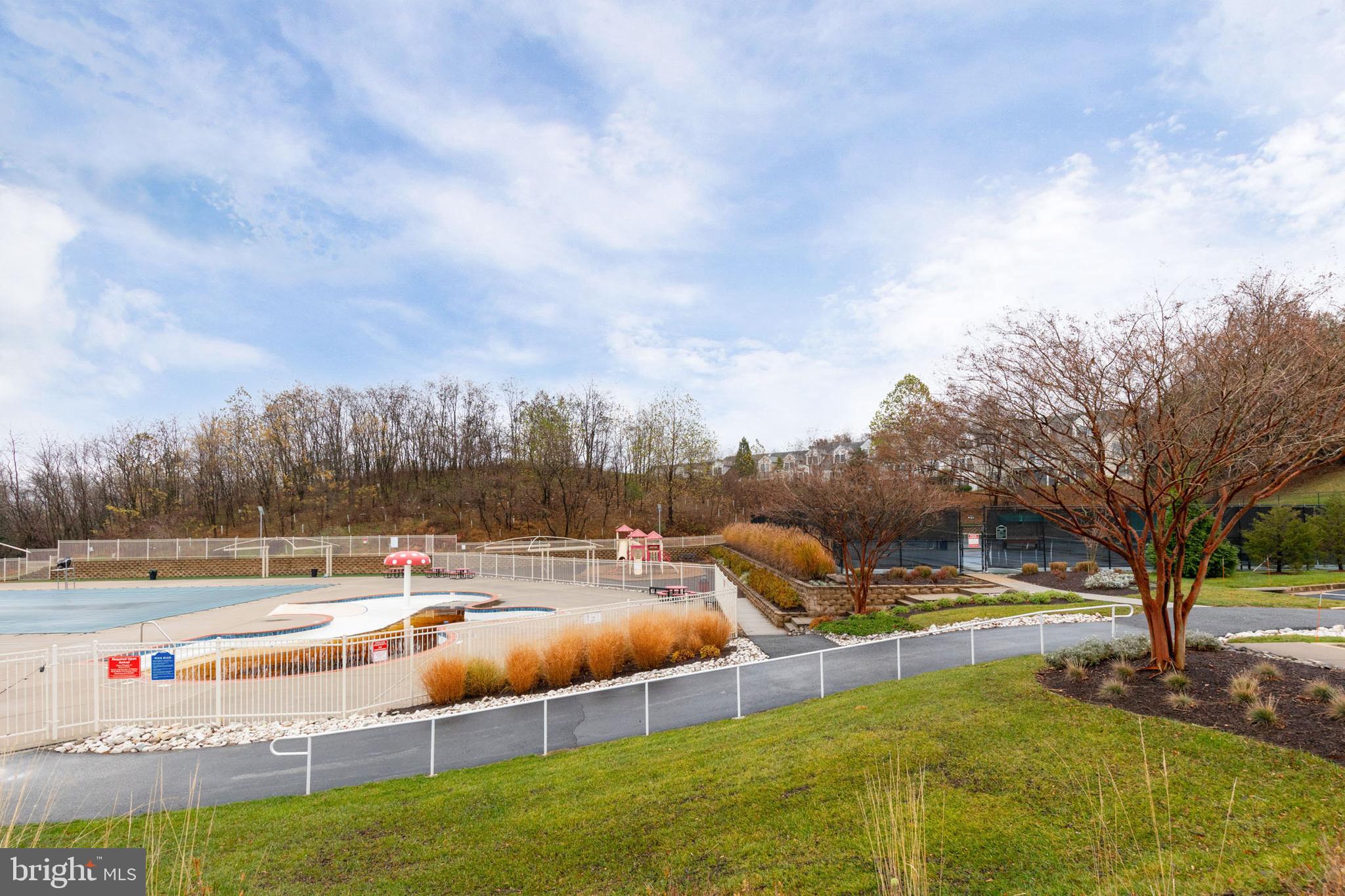 HEARTHSTONE AT VILLAGE CREST CONDOMINIUMS - Residential