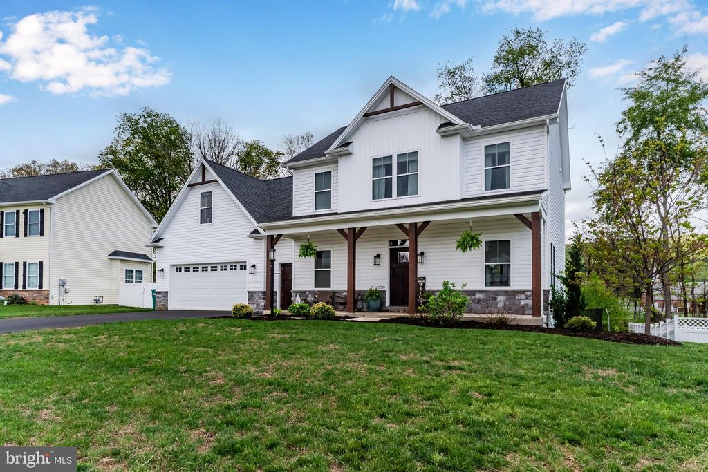 Photo of 228 Parkway Dr, MOUNT HOLLY SPRINGS, PA 17065 (MLS # PACB2053458)