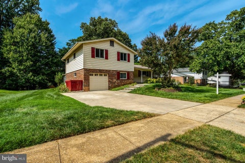 Photo of 5202 Richardson Drive, FAIRFAX, VA 22032 (MLS # VAFX2336074)