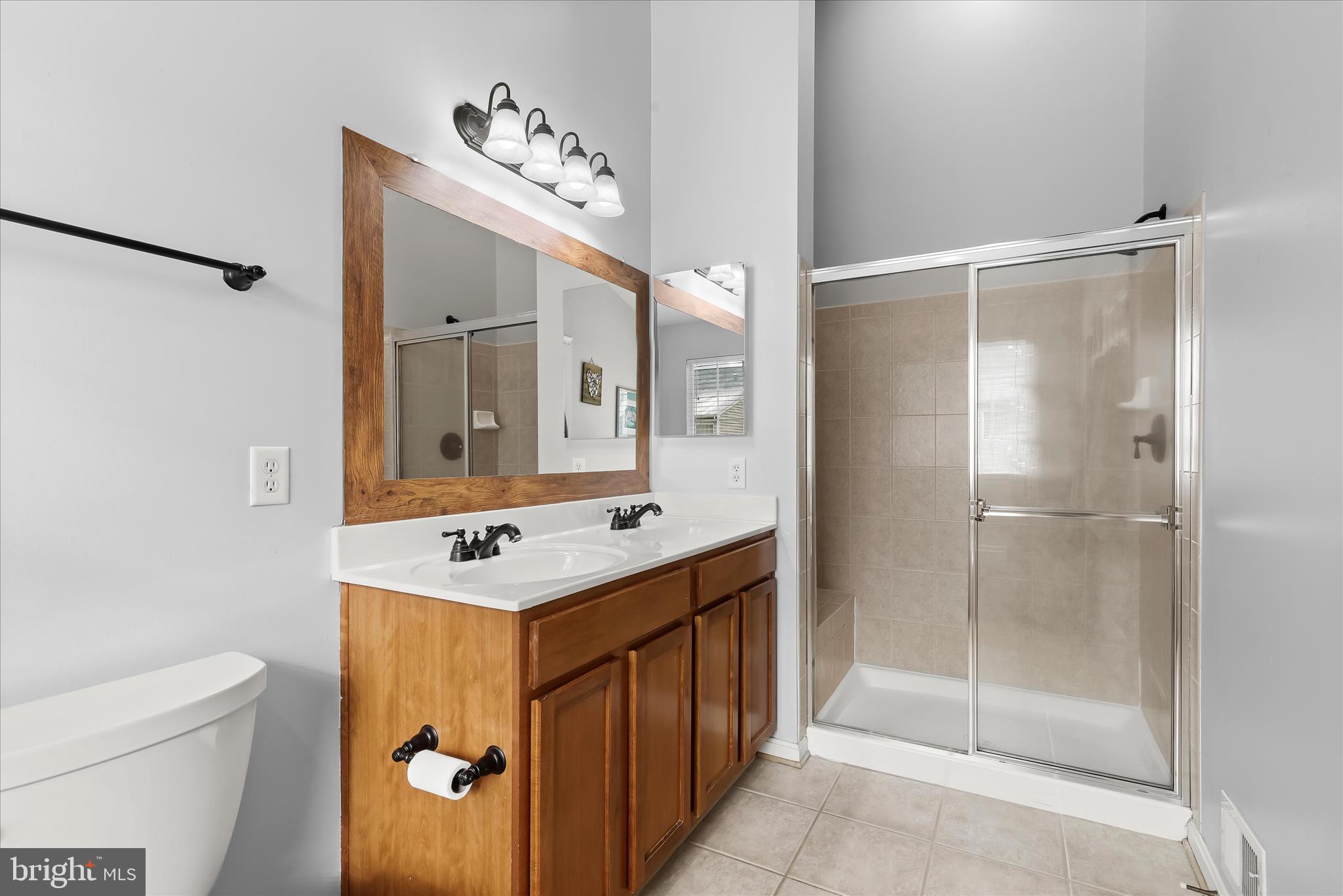 PINEDALE COURTS - Residential