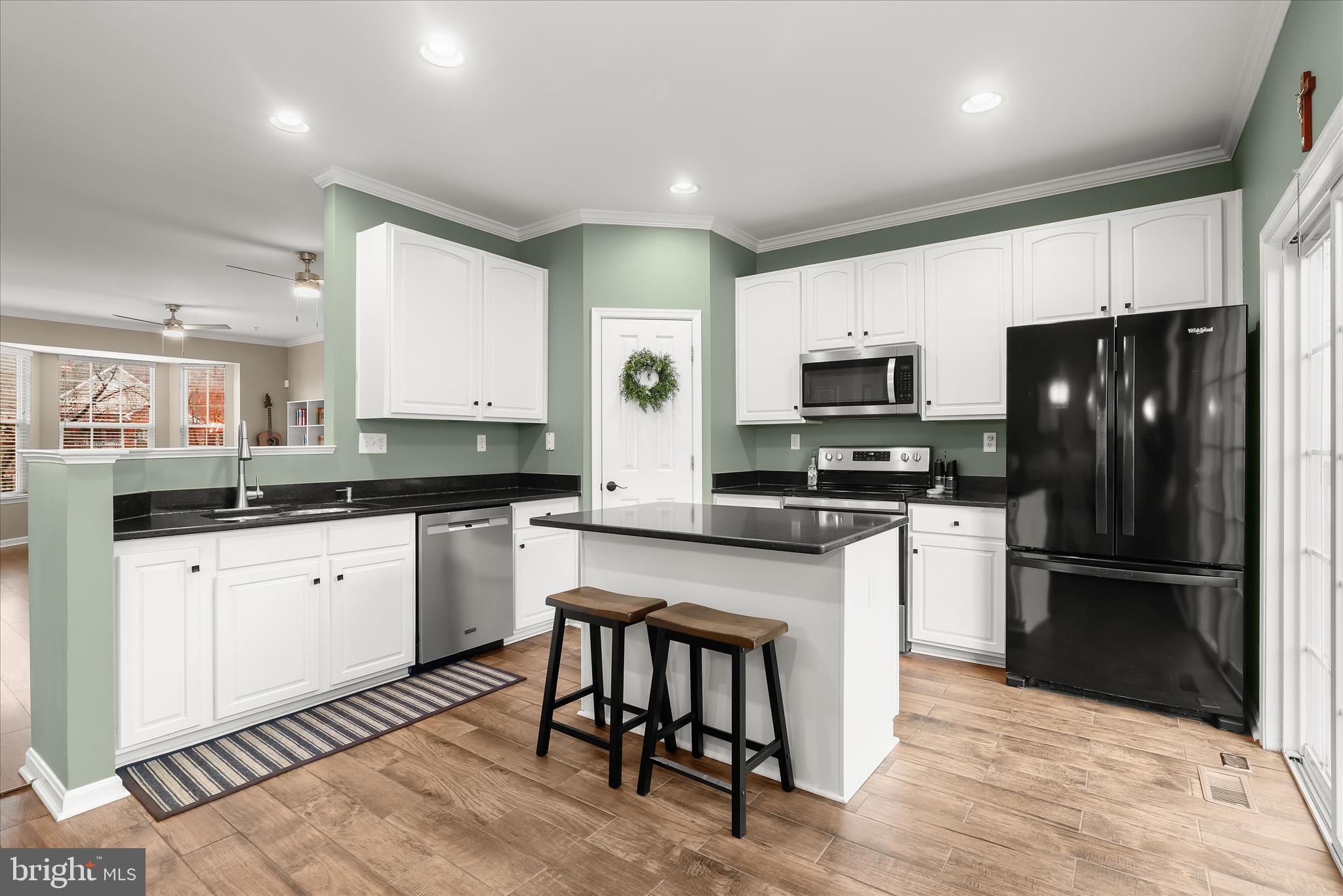 PINEDALE COURTS - Residential