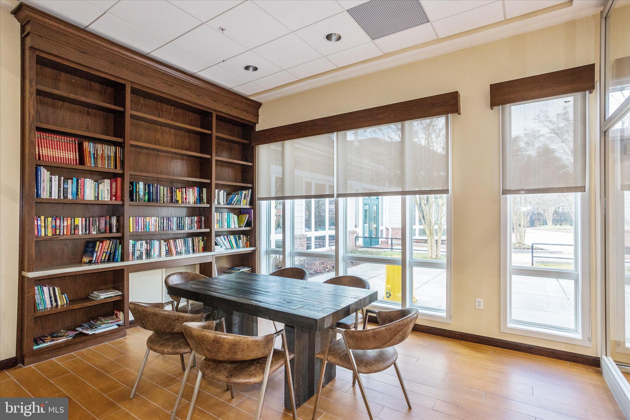 PINEDALE COURTS - Residential