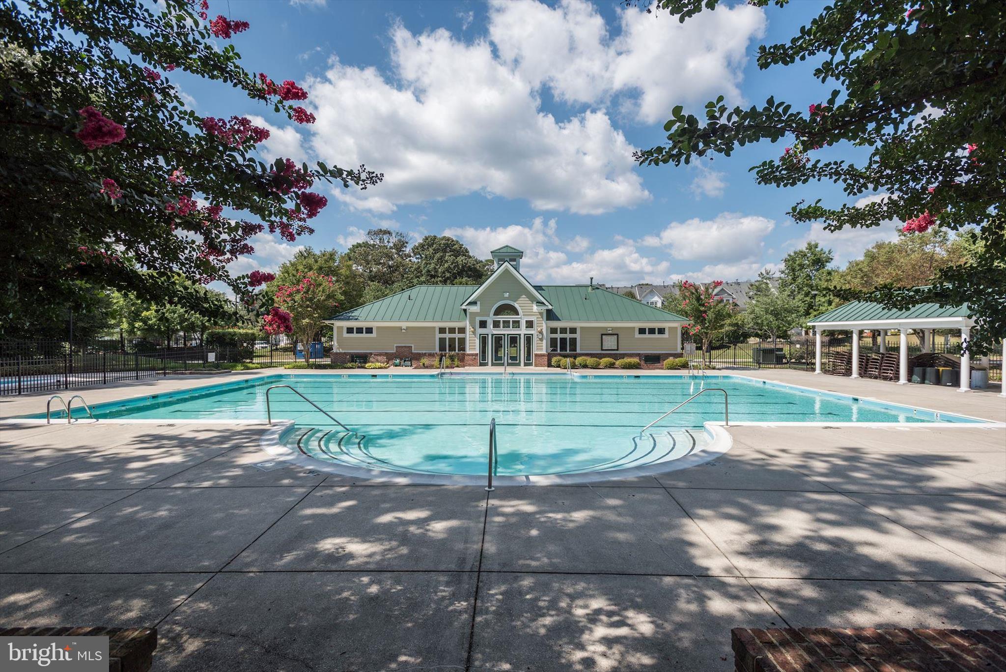 PINEDALE COURTS - Residential