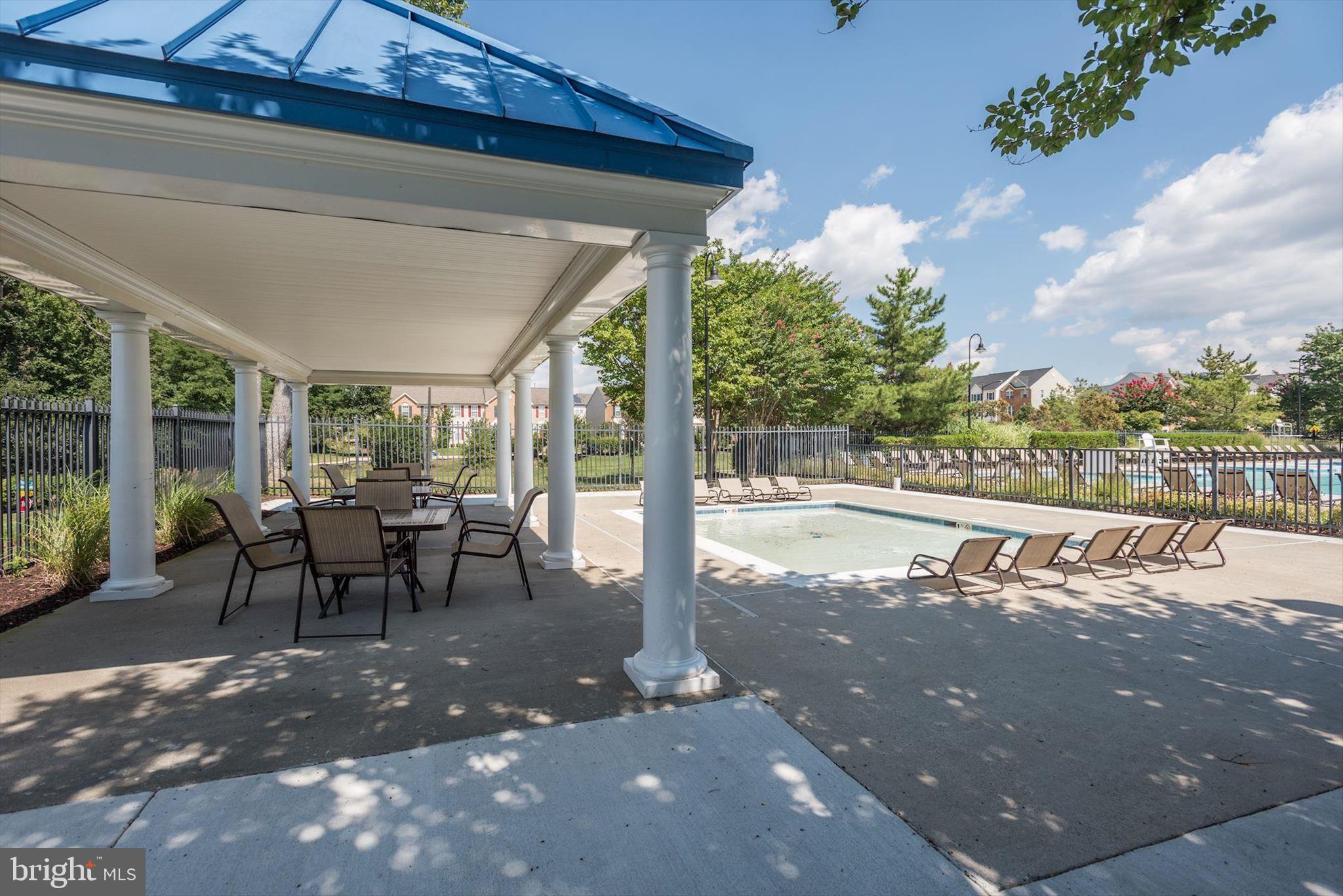 PINEDALE COURTS - Residential