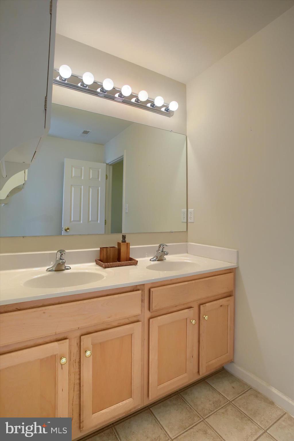 KEYSTONE ARMS - Residential