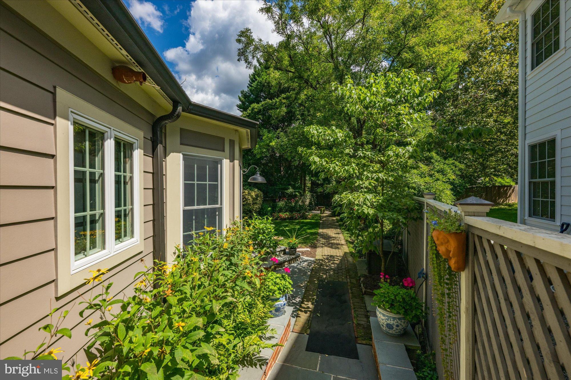 YORKTOWN VILLAGE - Residential